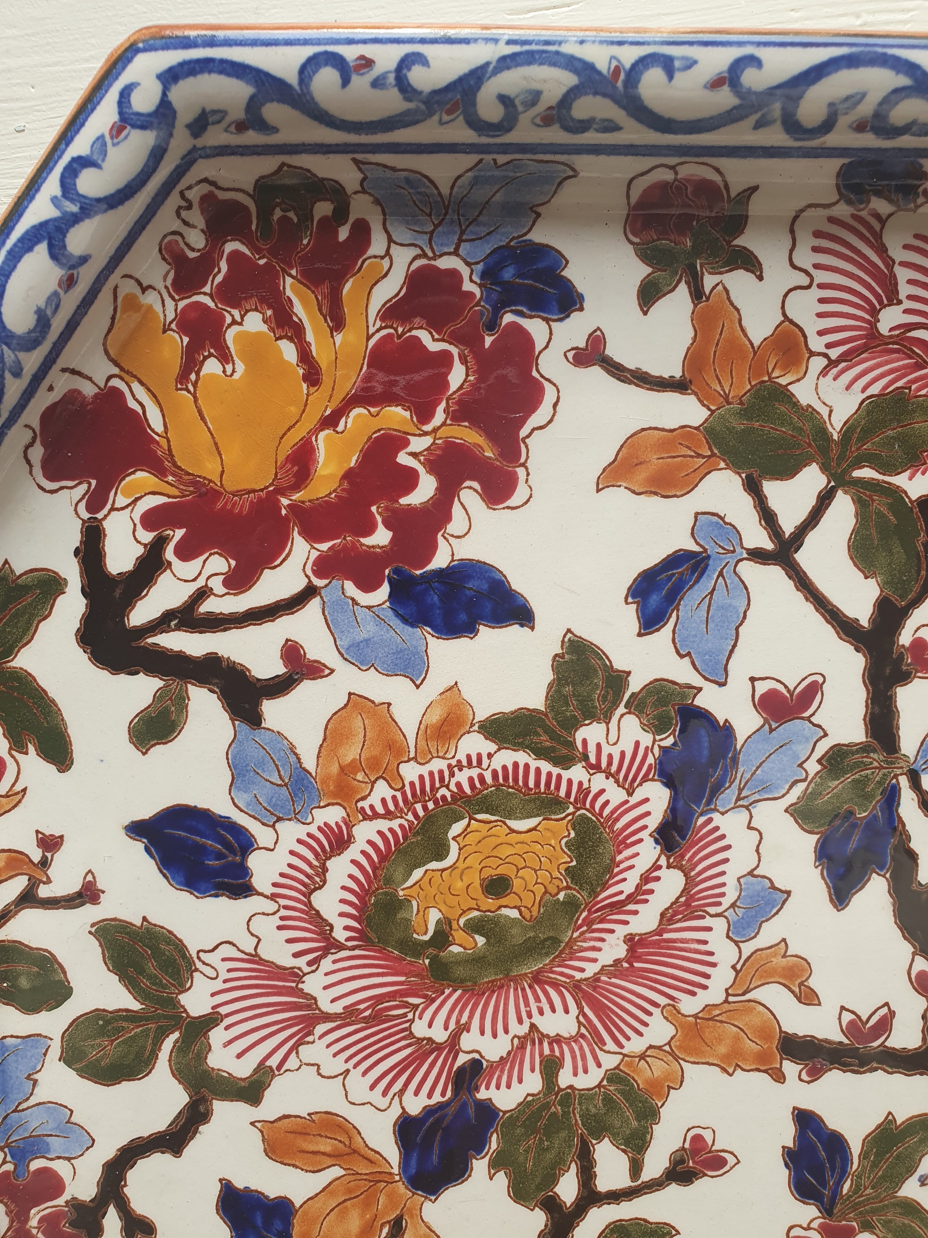 Top dish in earthenware of Gien decoration Peony