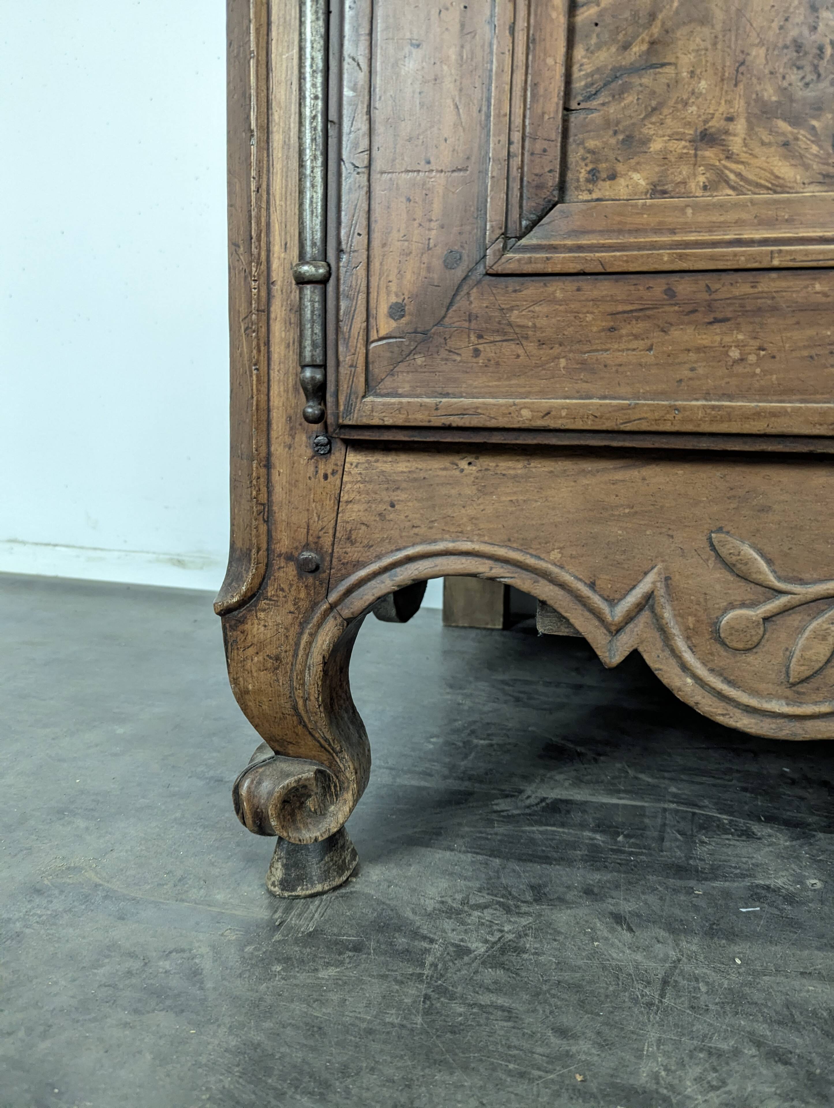 Louis XV-style buffet in walnut and burl with openwork fittings.
