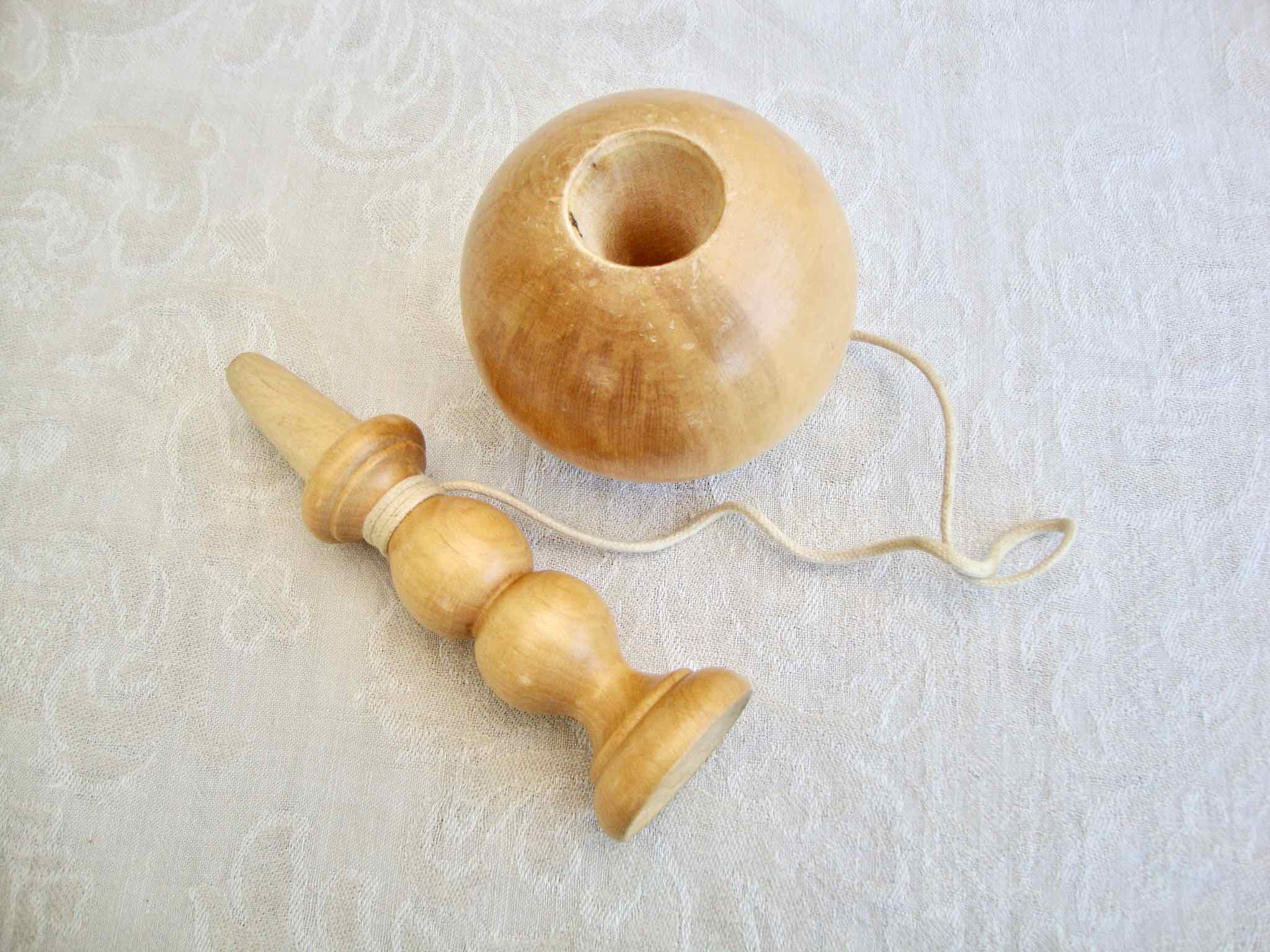 Beech wood bilboquet