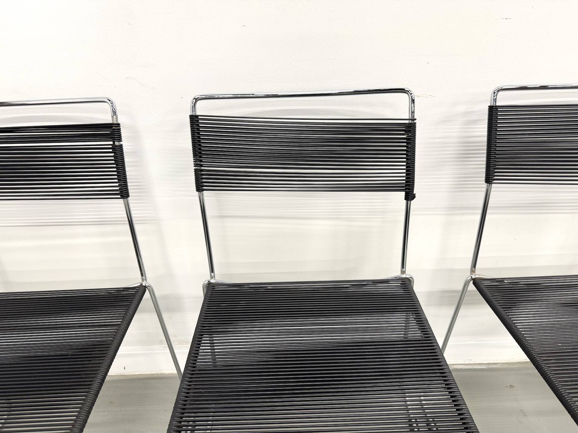 Set of 6 "Spaghetti" Chairs Italian Design 80s – Black & Chrome
