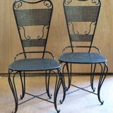 Paire de chaises de jardin en fer forgé laquées noir