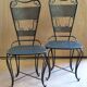 Paire de chaises de jardin en fer forgé laquées noir