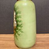 Vase en opaline à décor de cartouche émaillé or fin XIXe