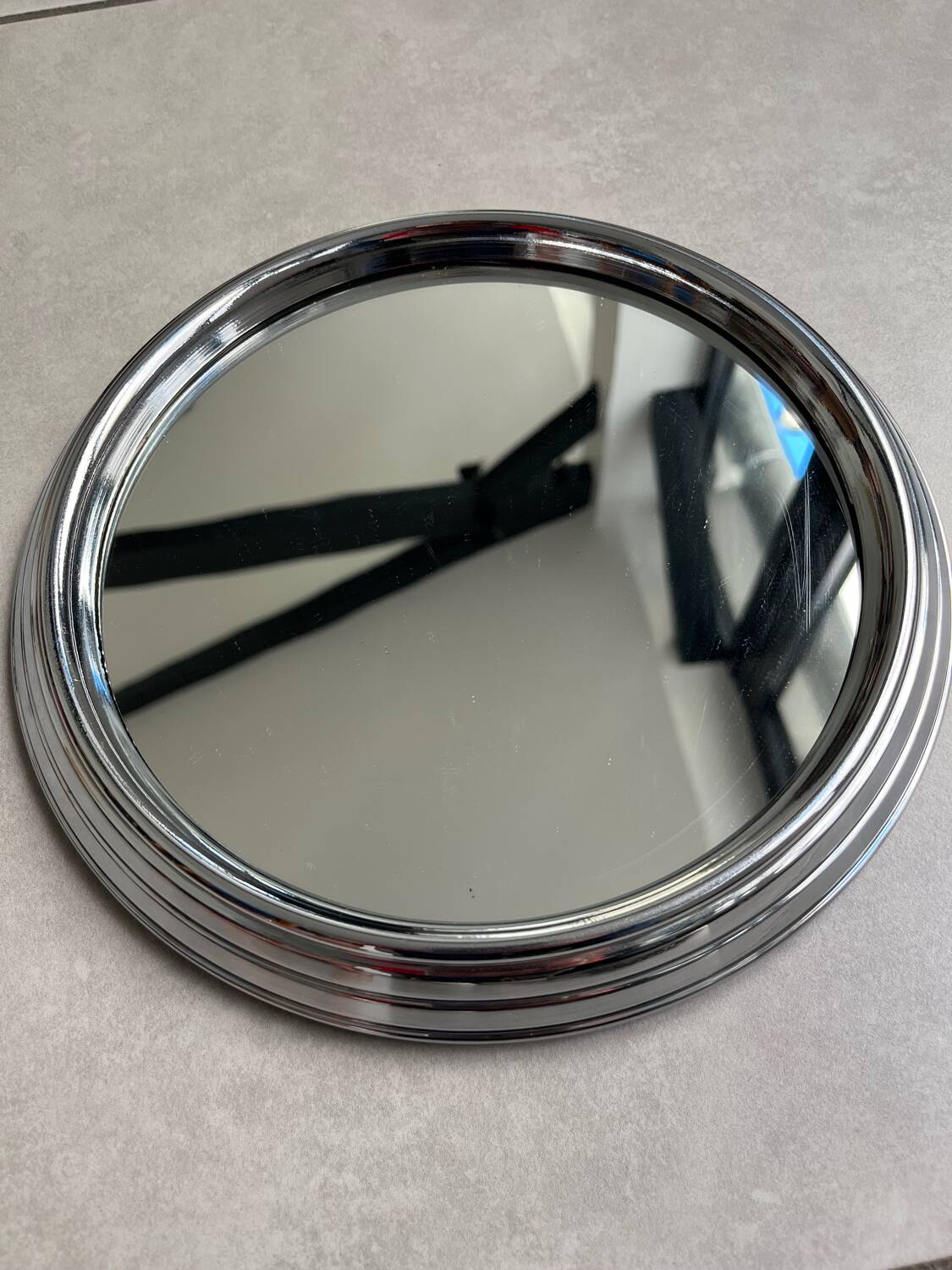 Art Deco silver mirror plateau, diameter 24cm.