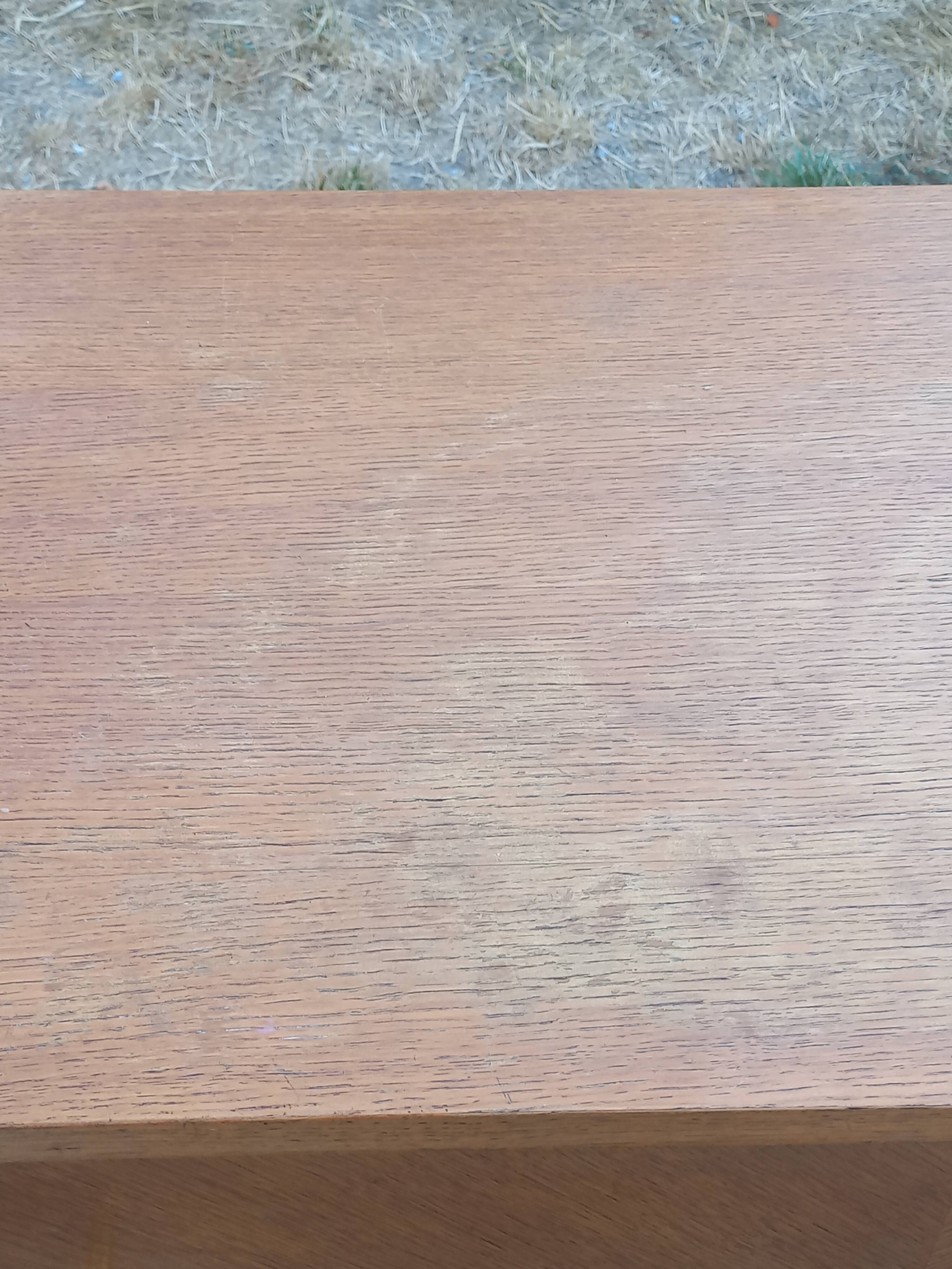 Commode vintage en chêne blond pieds compas 4 tiroirs 1950