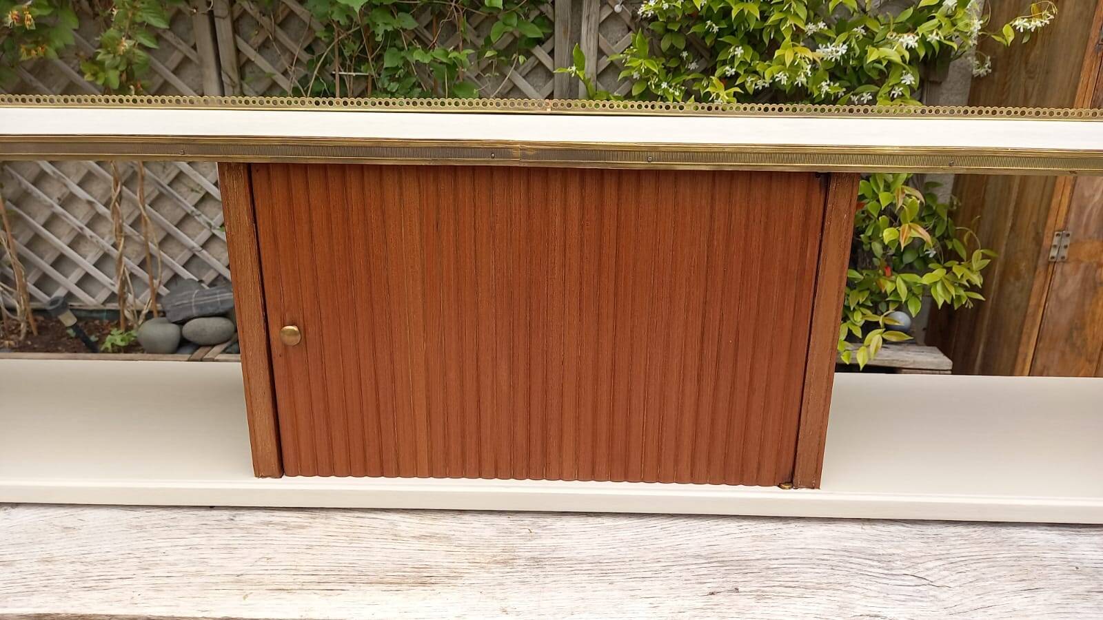 Wall shelf bookcase with brass frieze