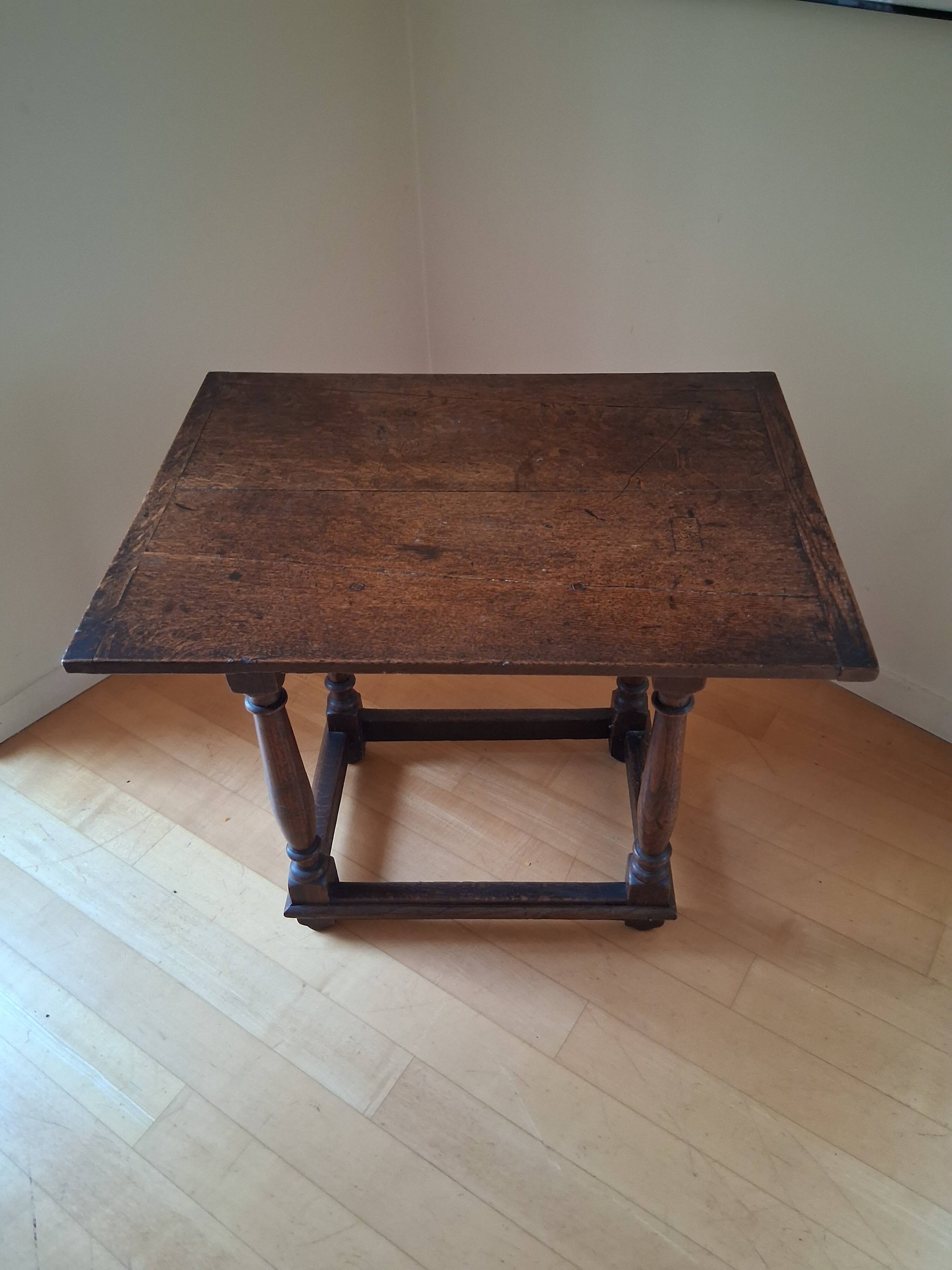 Oak table (United Kingdom, 17th century)