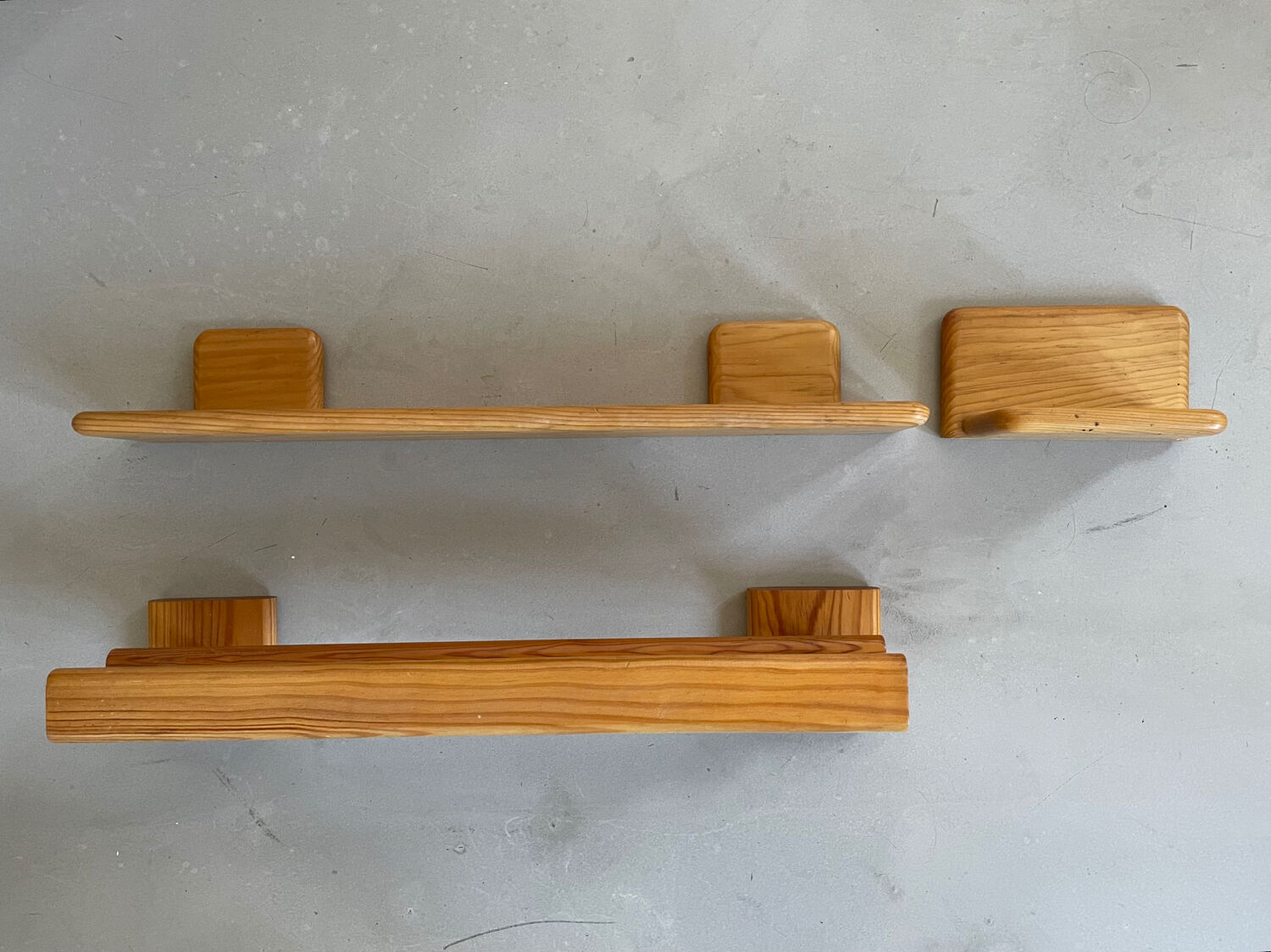 Wooden wall-mounted towel rack