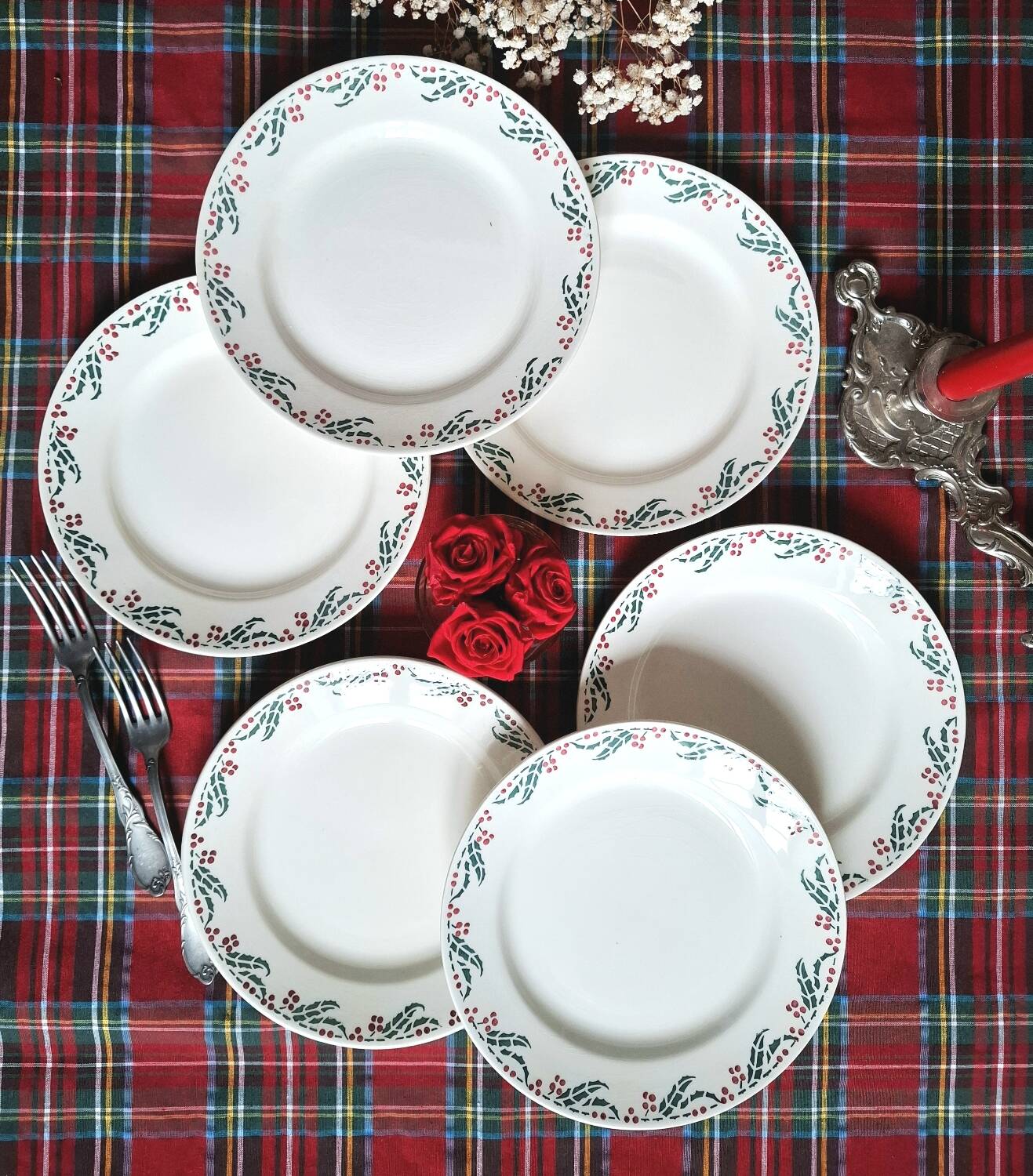 Assiettes plates anciennes dépareillées en faïence