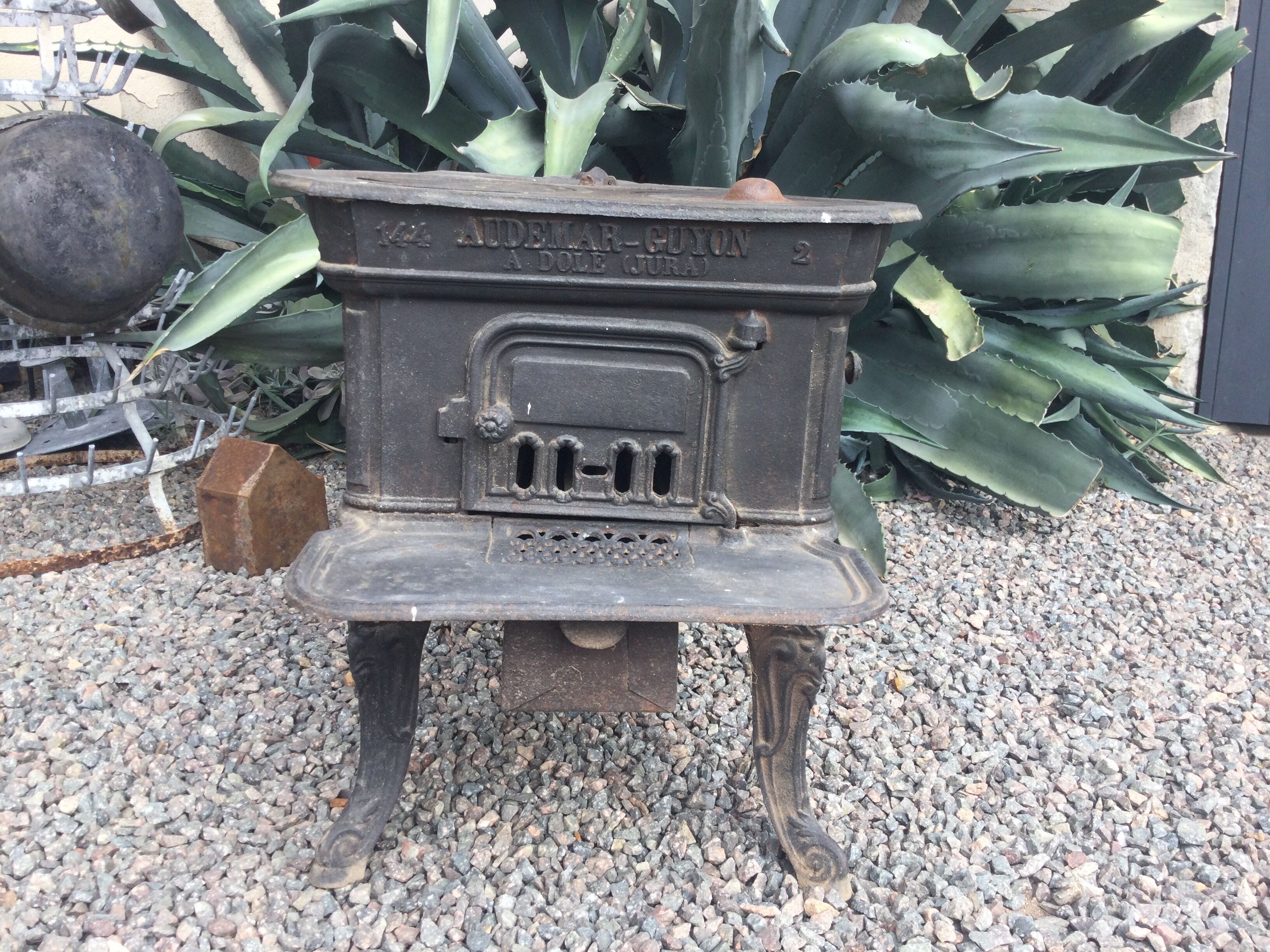 Cast iron stove