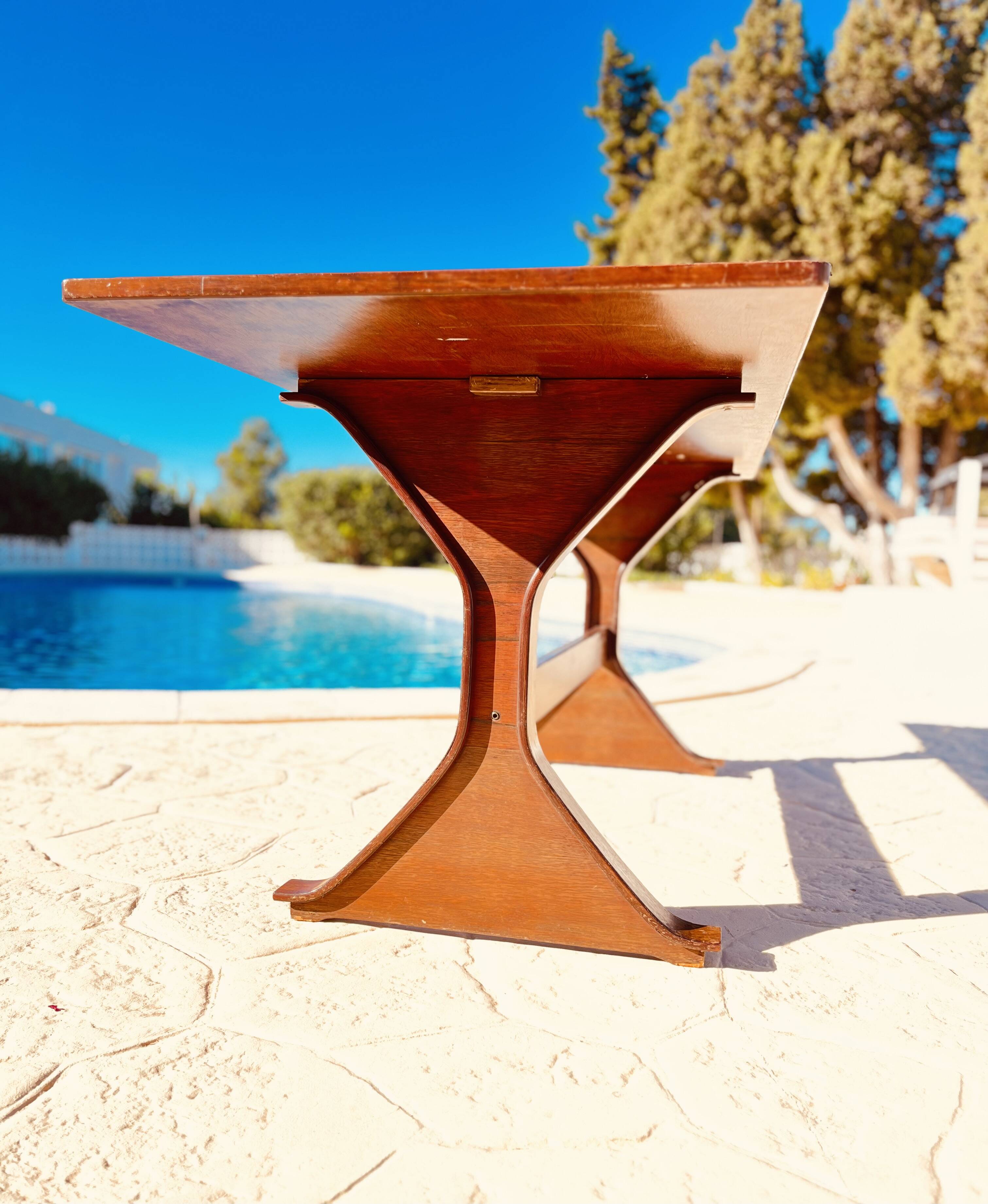 Vintage Gianfranco Frattini table for Bernini model 522 G