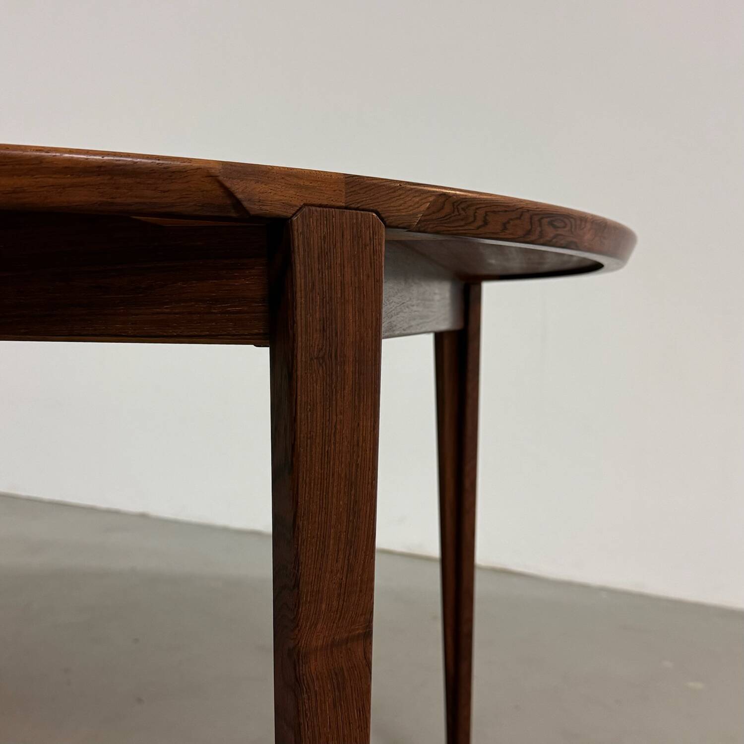 Mid-Century Round Dining Table in Palisander Henry Rosengren Hansen, Denmark 1960s