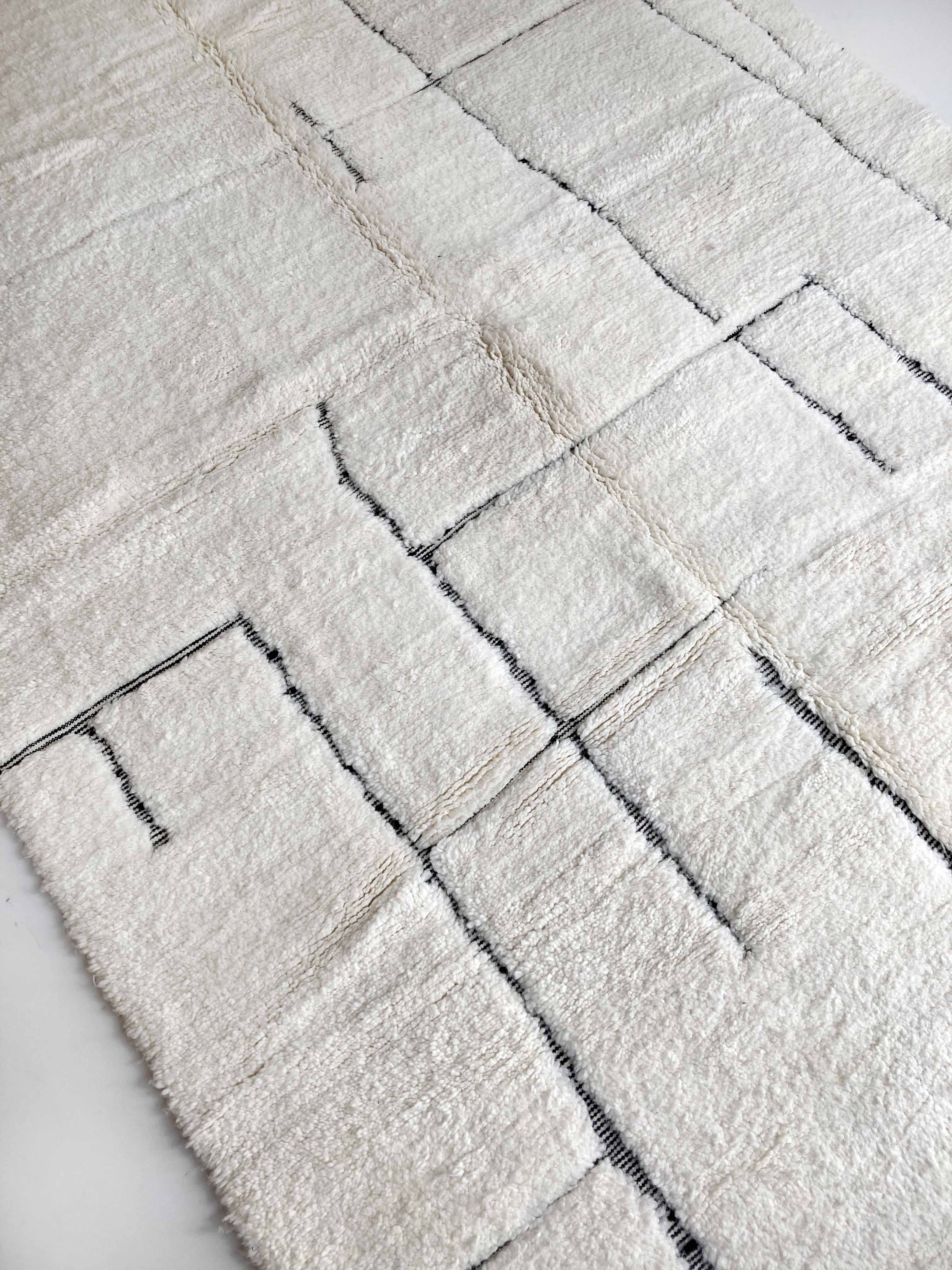 Moroccan Berber carpet beni ouarain ecru with black patterns engraved 298x202cm