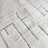 Moroccan Berber carpet beni ouarain ecru with black patterns engraved 298x202cm