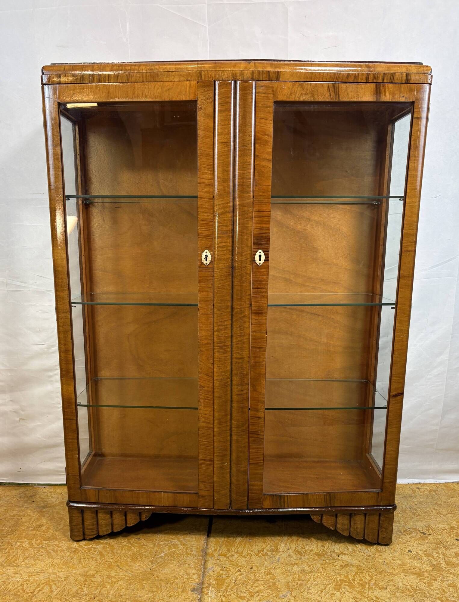 Elegant Art Deco Vintage Display Cabinet (Circa 1930–1940)  A beautifully c