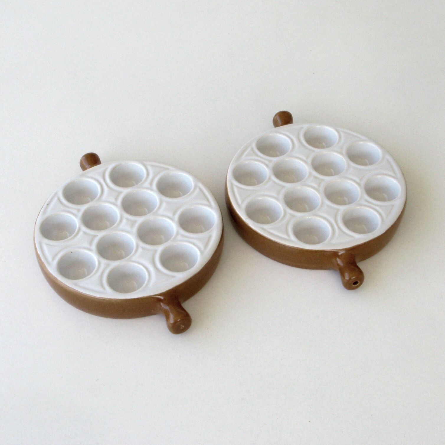 Emile Henry snail service - 2 Pans 12 holes - Brown caquelons