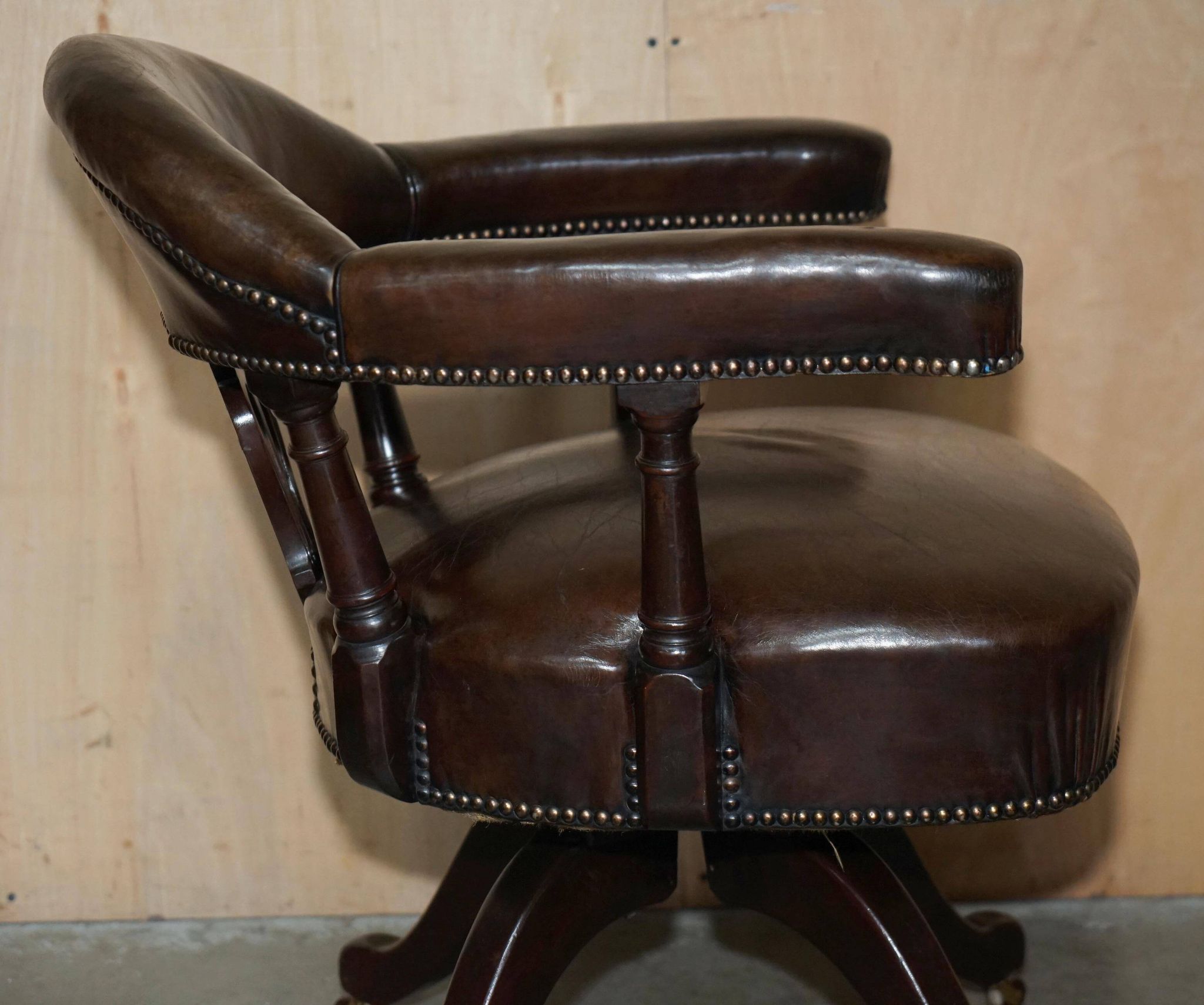 Fauteuil capitaine victorien antique cuir