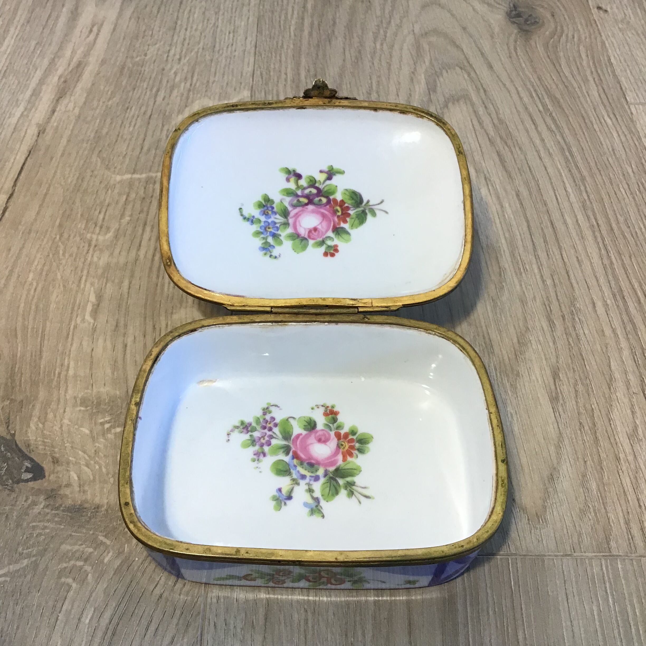 Jewelry box at the end of the 19th century