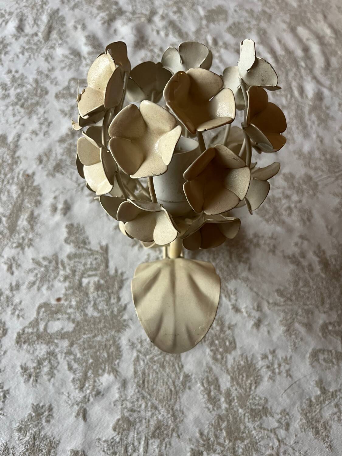 Ecru metal flower wall sconce