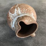 Pitcher in brown sandstone with effect of dripping and white speckling