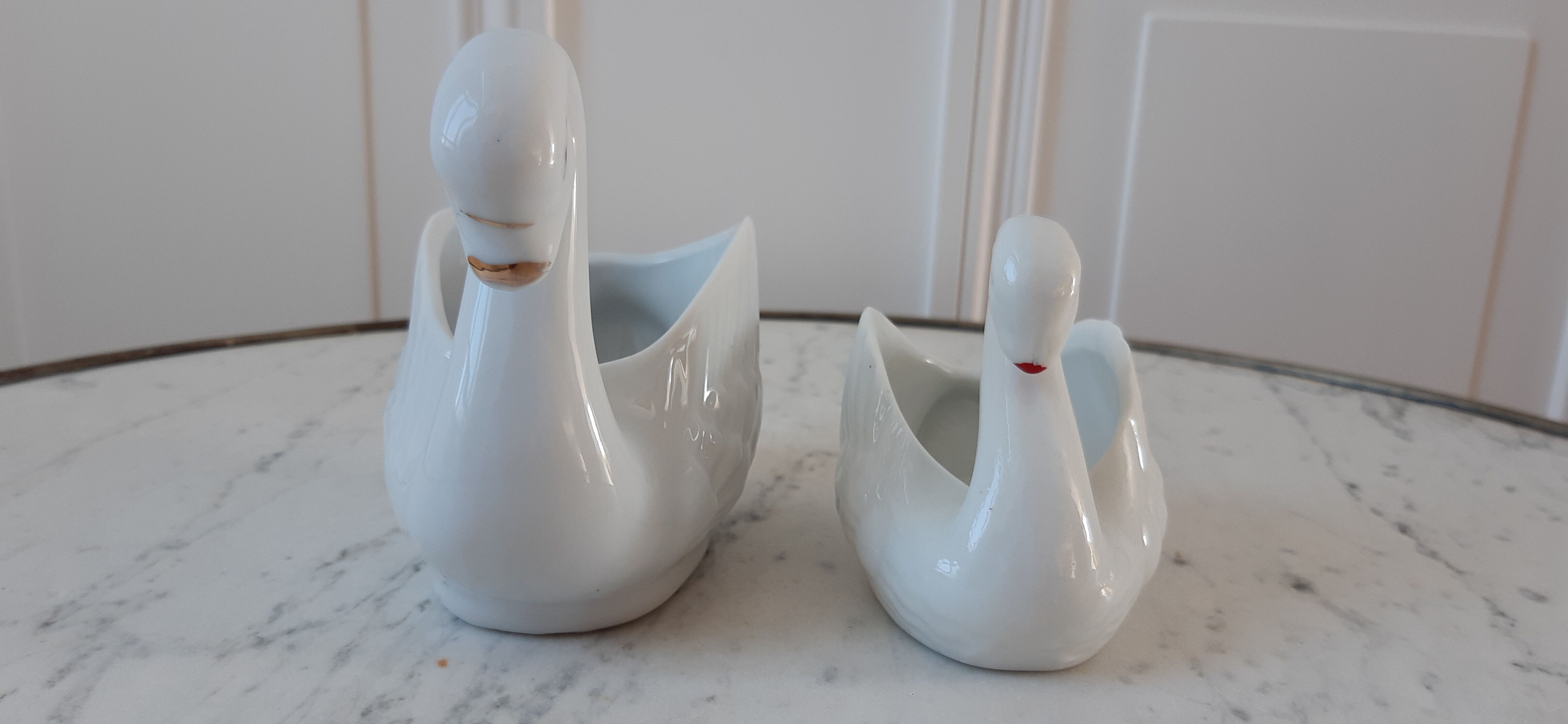 Duo of ceramic swans 50s-60s