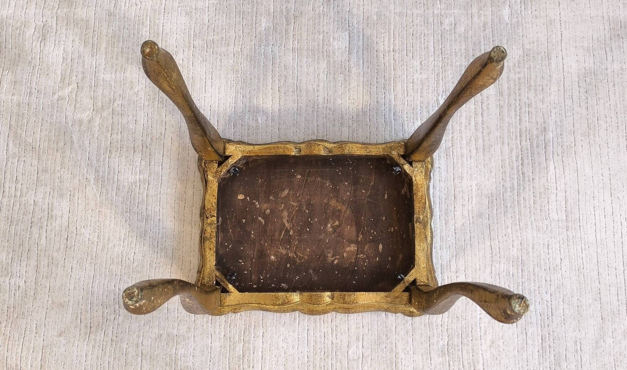 Elegant Florentine side table – Painted decor & superb antique patina