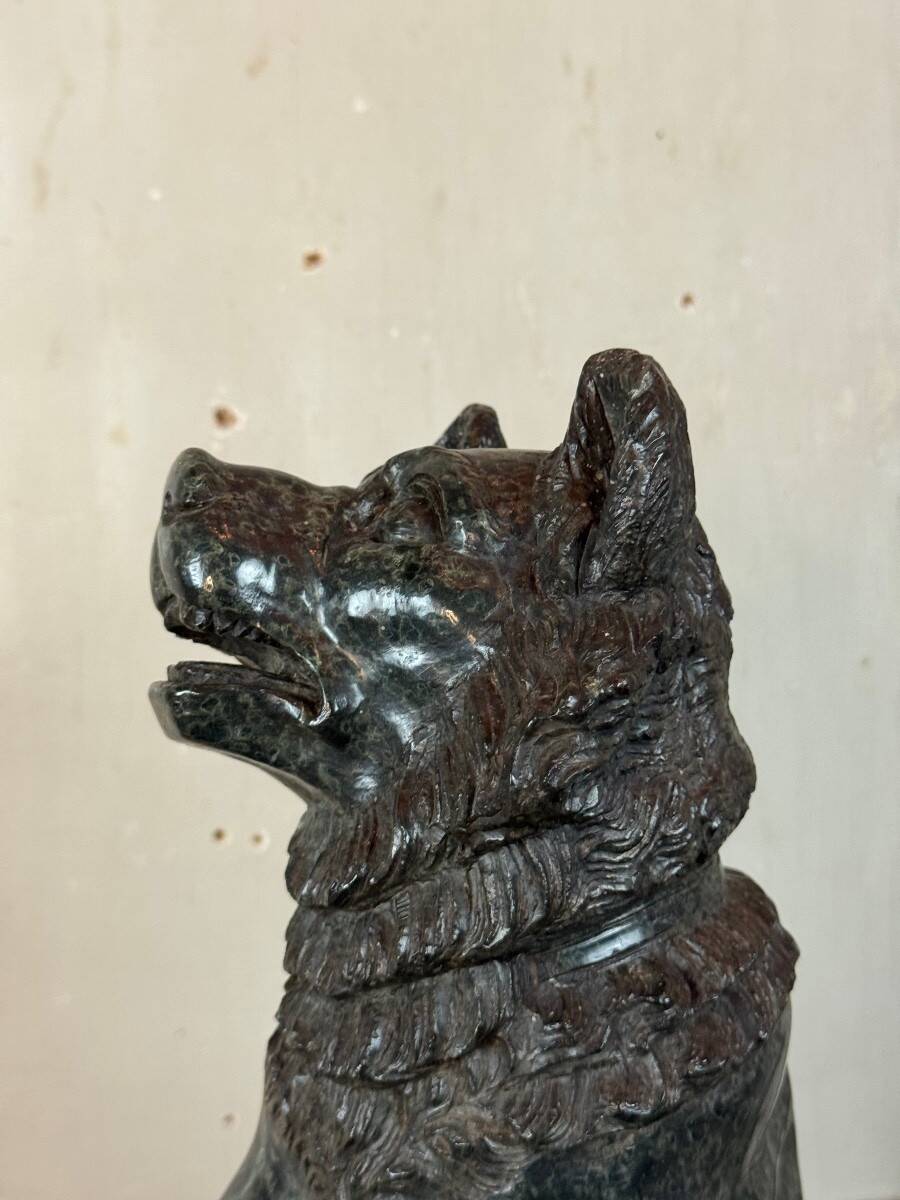 Large model of the Jennings dog in serpentine marble, memento of the Grand Tour, 19th century.