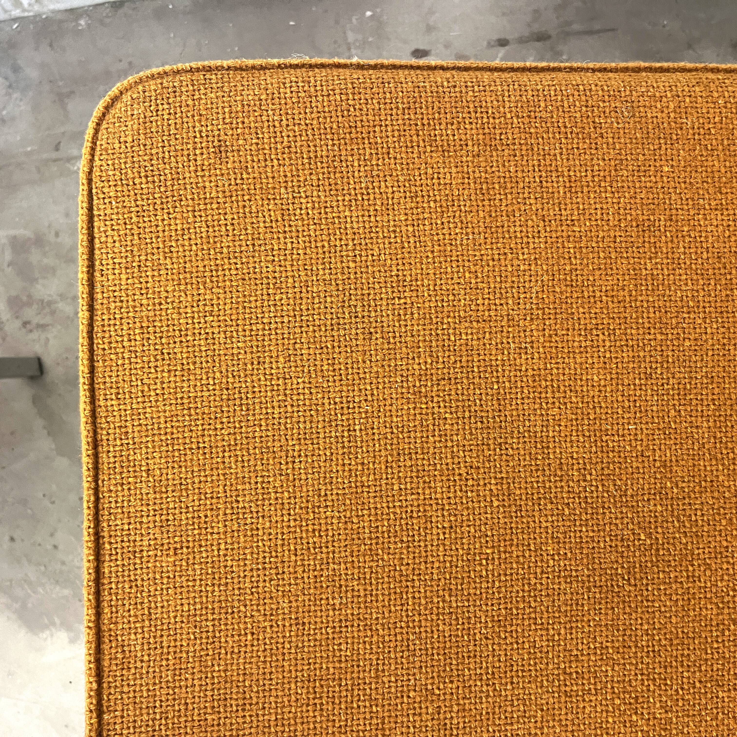 Paire de chauffeuses vintage orange 1970
