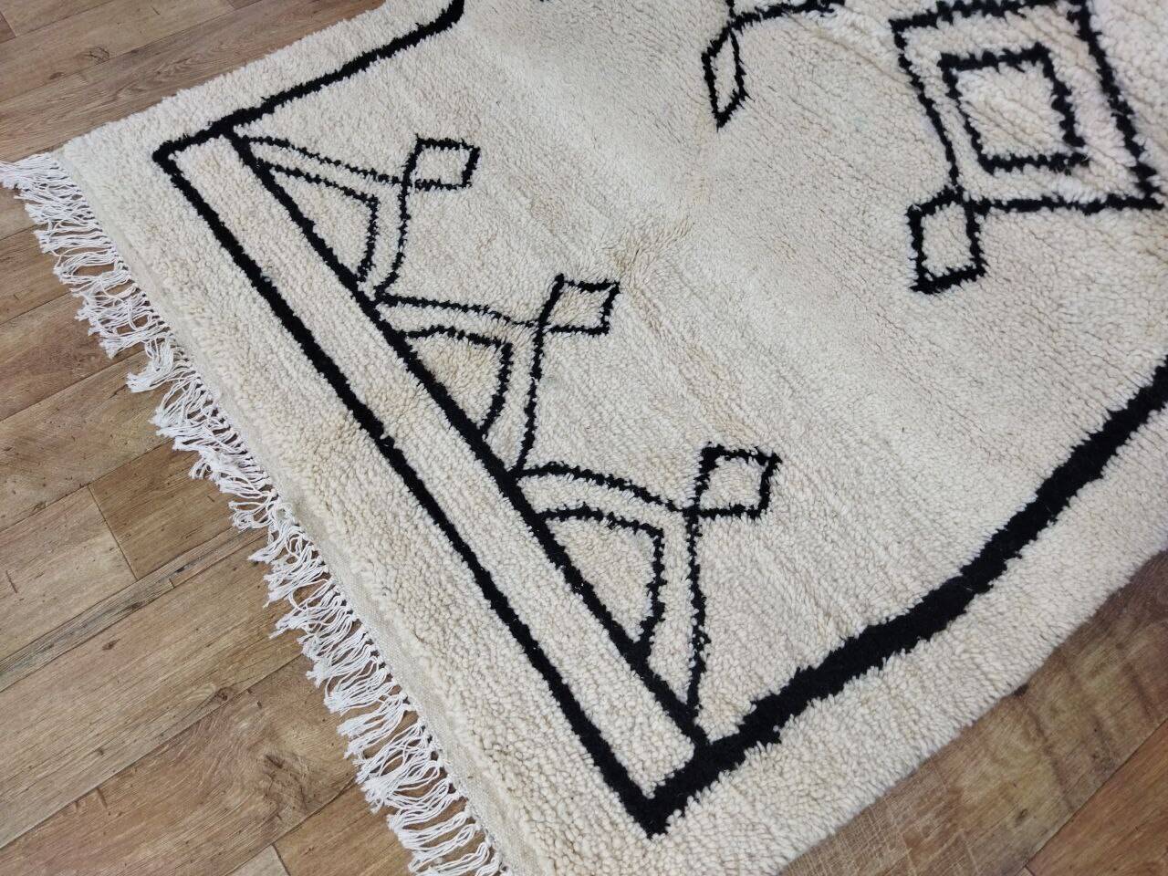 Handmade wool Berber rug 248 x 158 cm