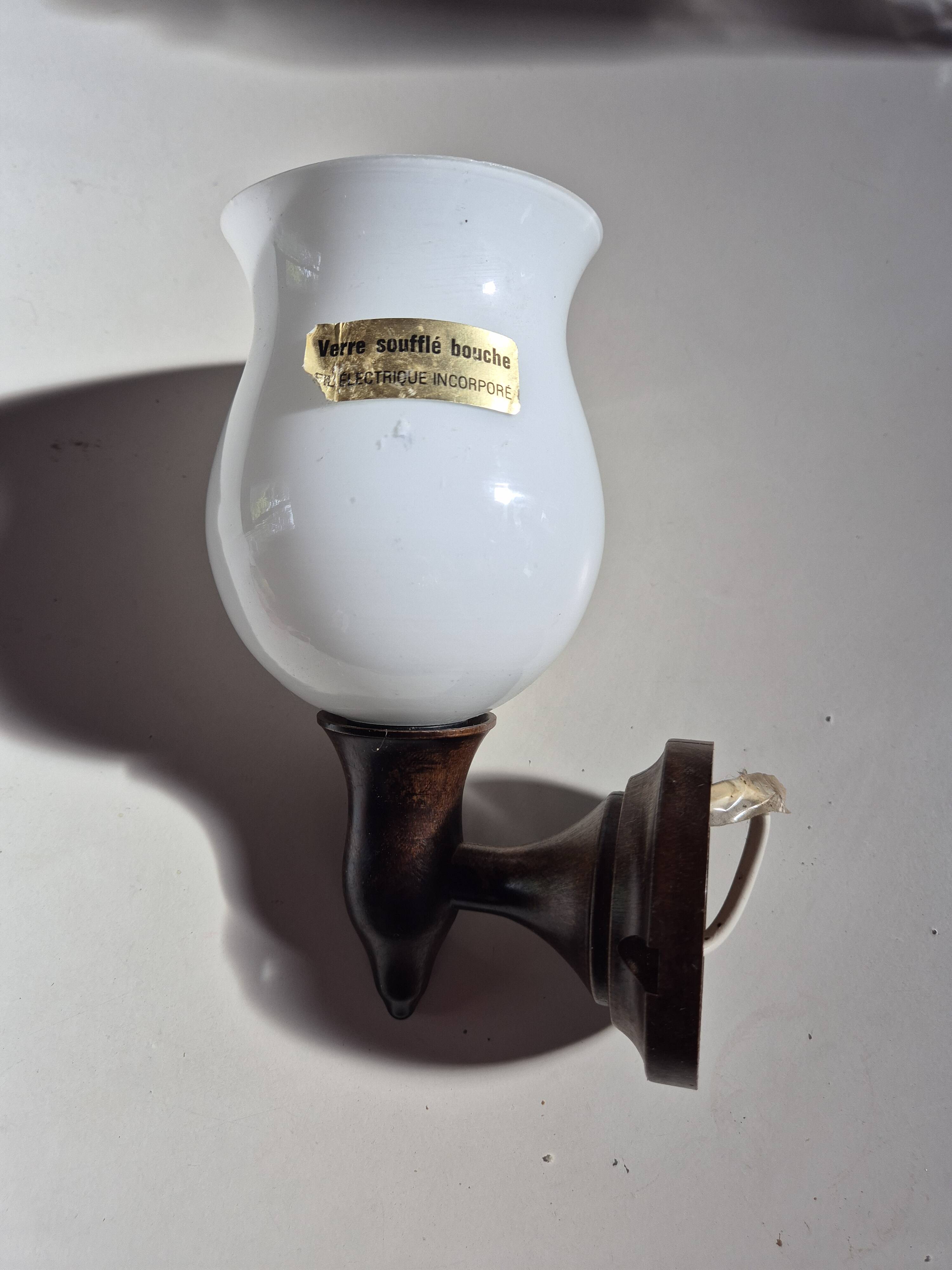 Luminaire applique bois et verre opaline en verre soufflé bouche neuf jamais utilisé