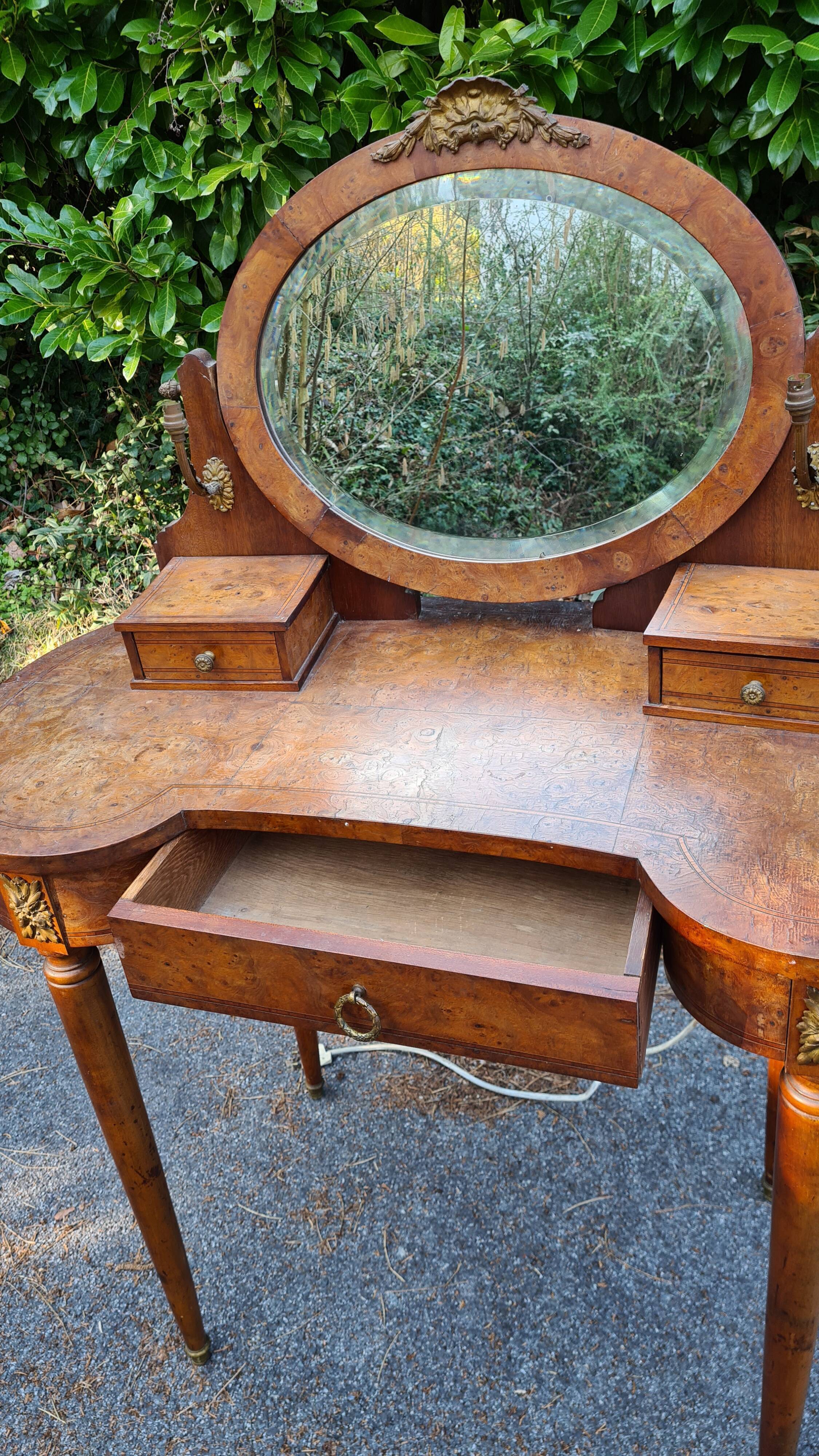 Louis XVI style kidney dressing table in veneer wood and bramble veneer