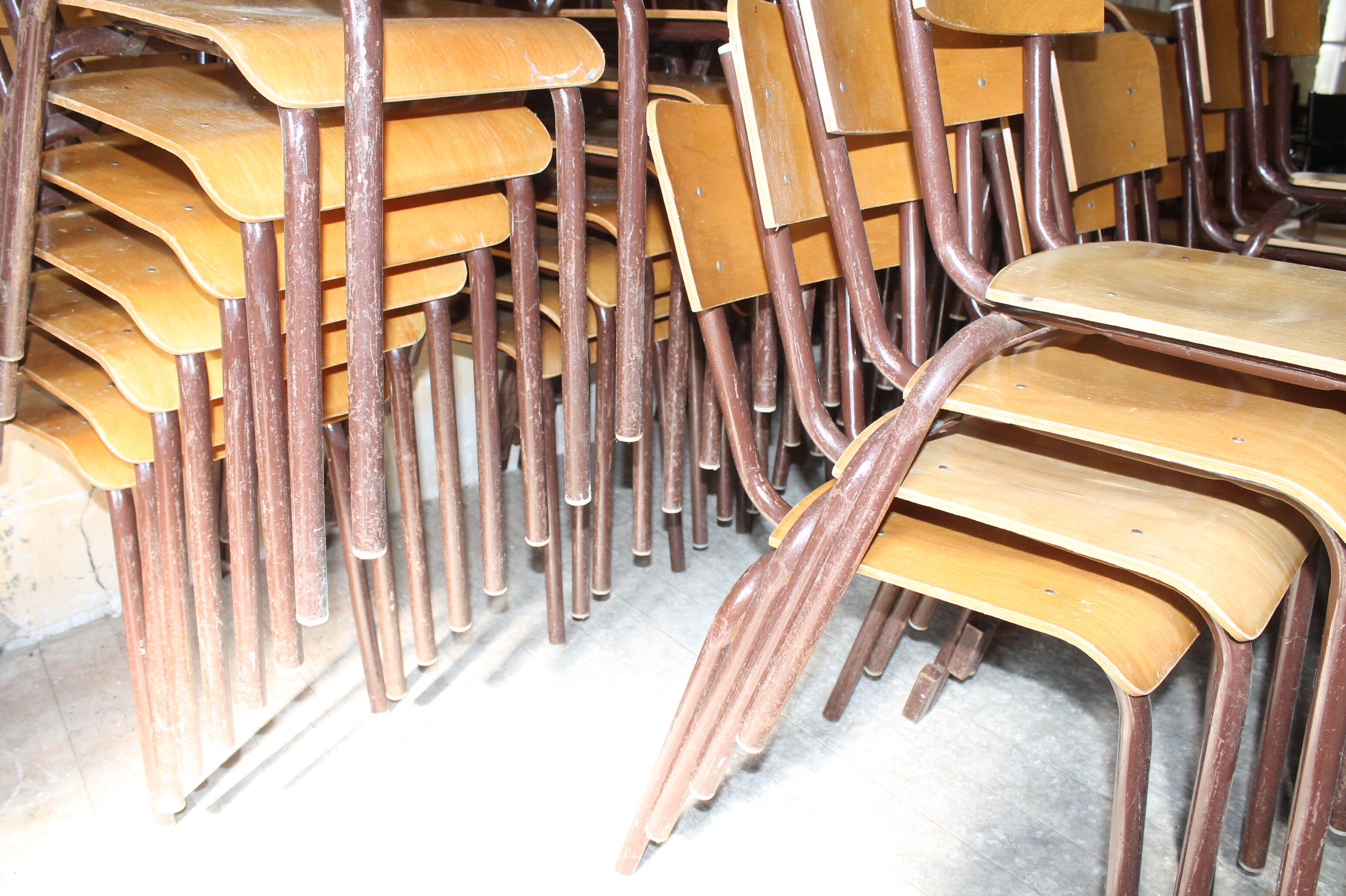 Lot of 34 Mullca chairs 511