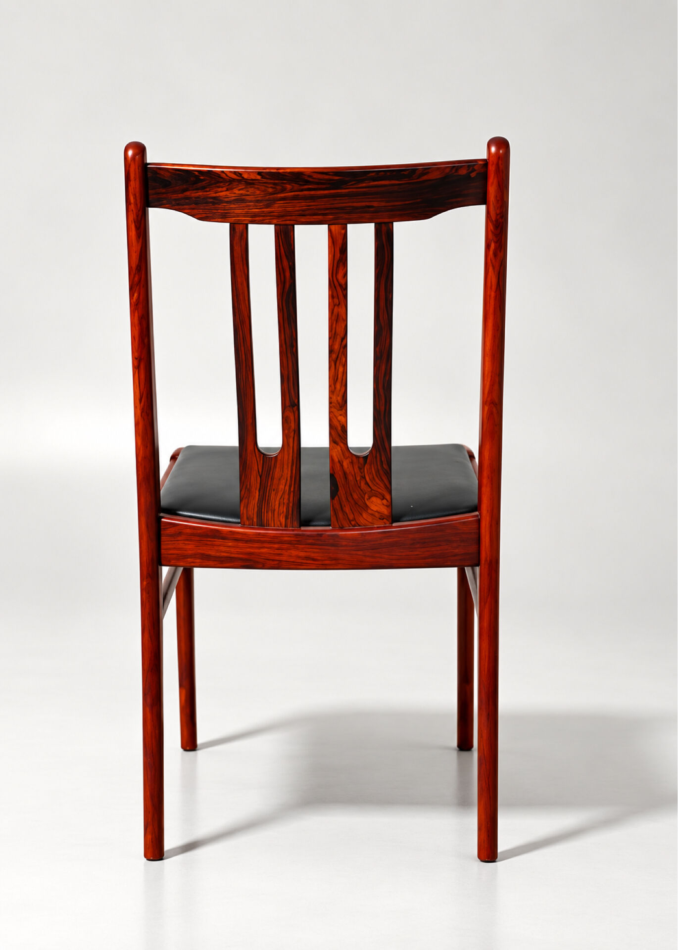 4 rosewood chairs from the 1960s in Scandinavian design.