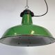 Lampe à suspension industrielle en émail vert, années 1960