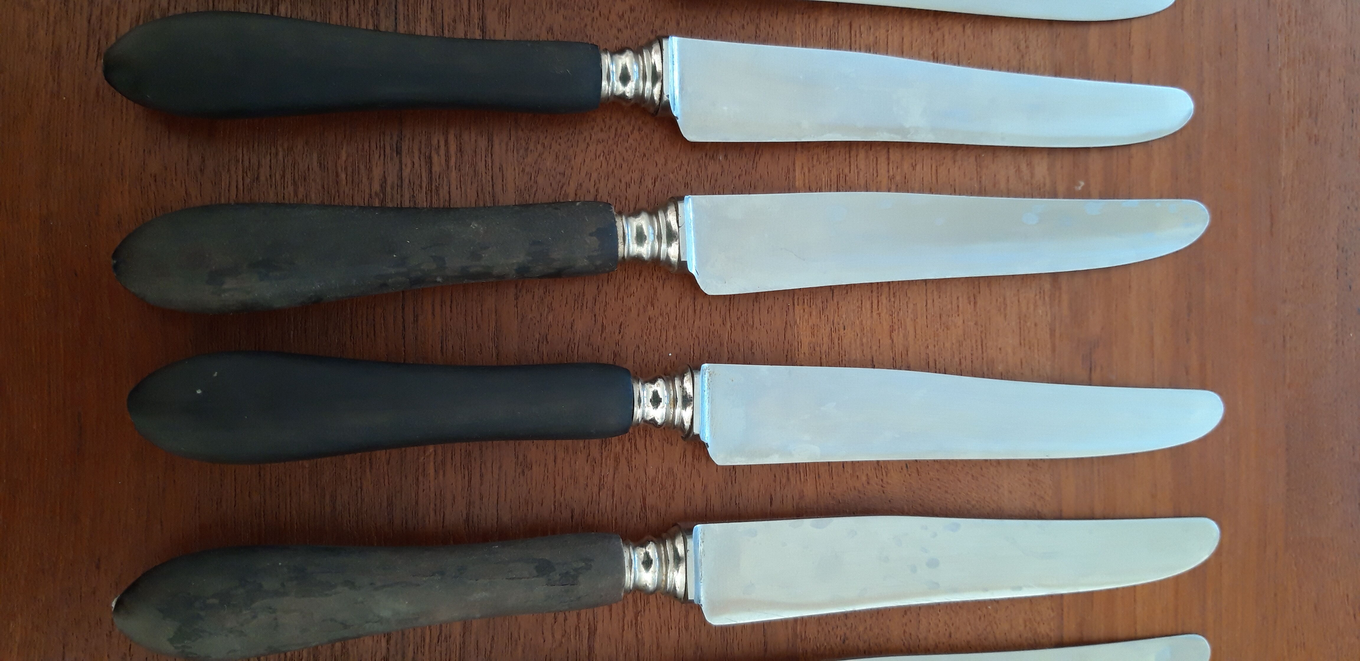 12 knives au gaulois blackened wooden handle