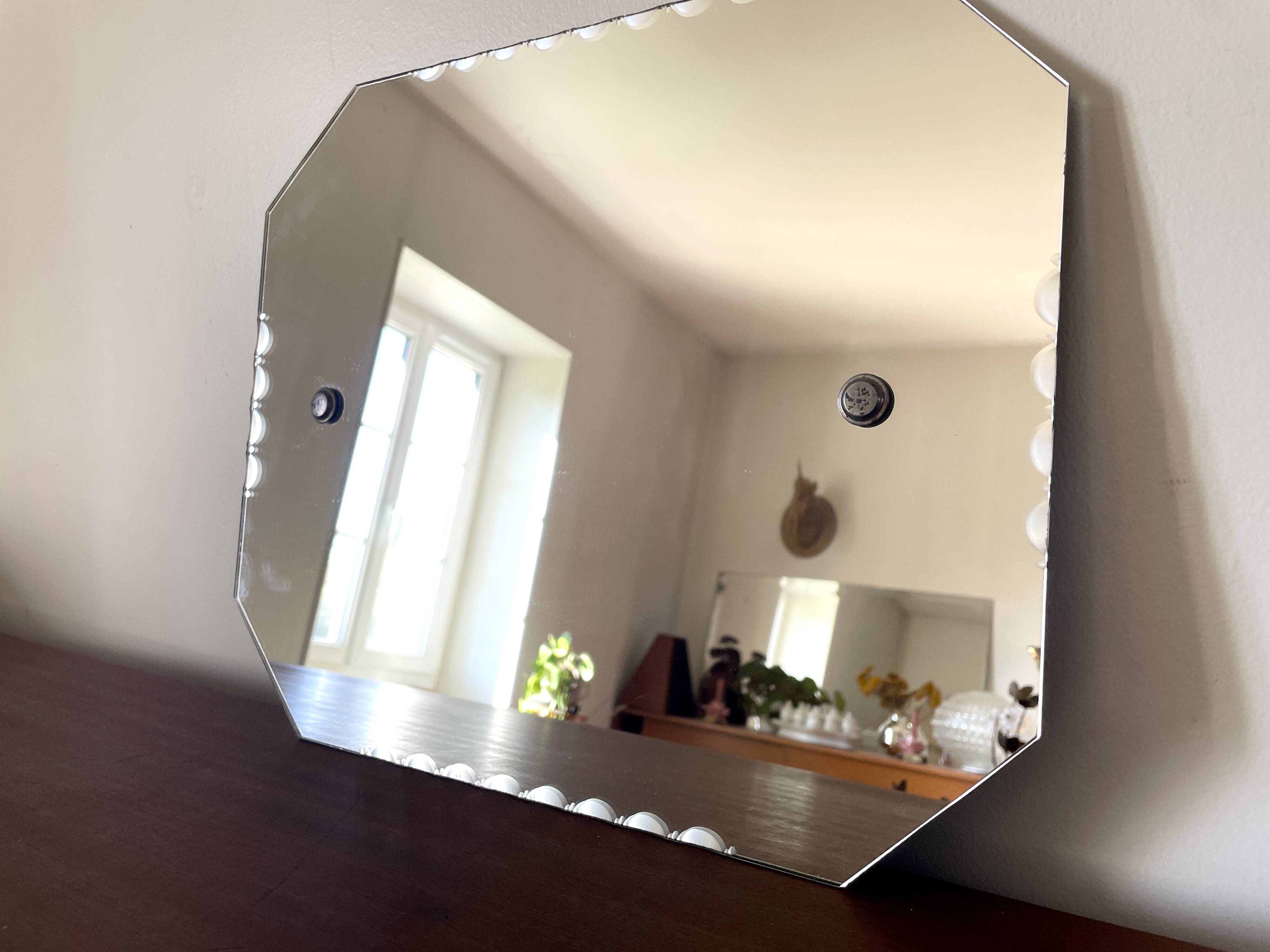 Beveled octagonal mirror, 1930