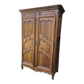Armoire Louis XV en noyer blond du XIX siècle ancienne