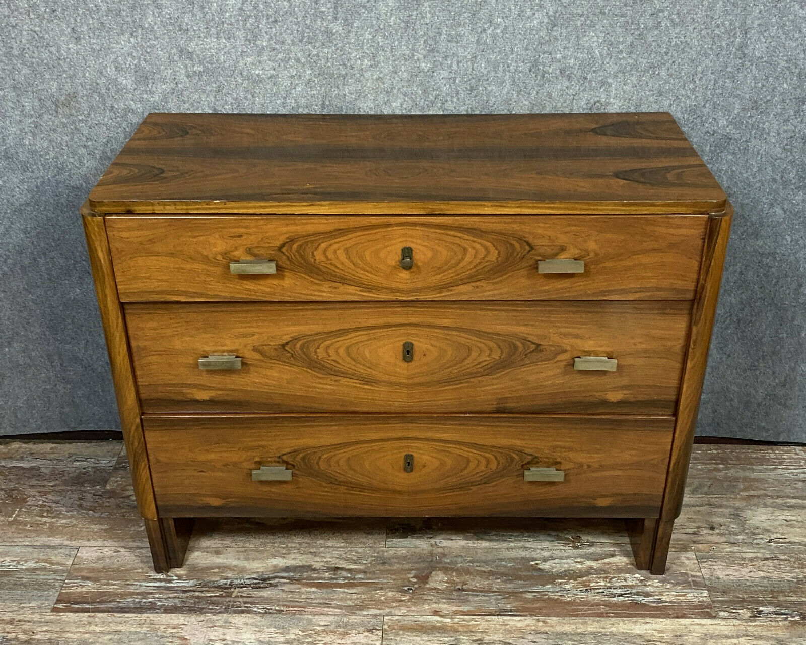 Commode époque Art Déco en ronce de noyer avec 1 incroyable ramage