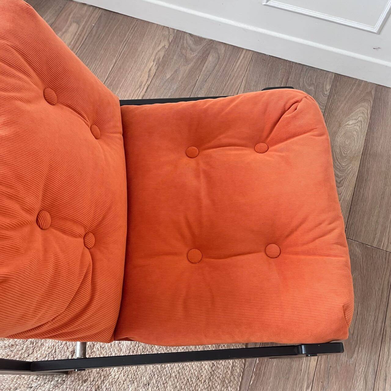 Fauteuil velours orange années 80