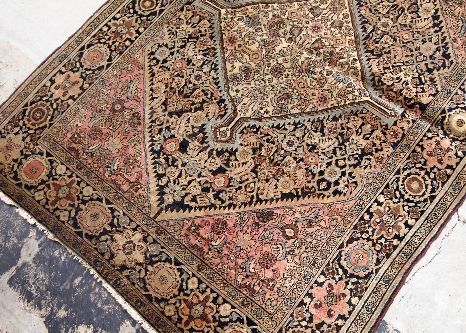 Handmade antique Persian Sarouk Farahan rug 103cm x 161cm 1880s