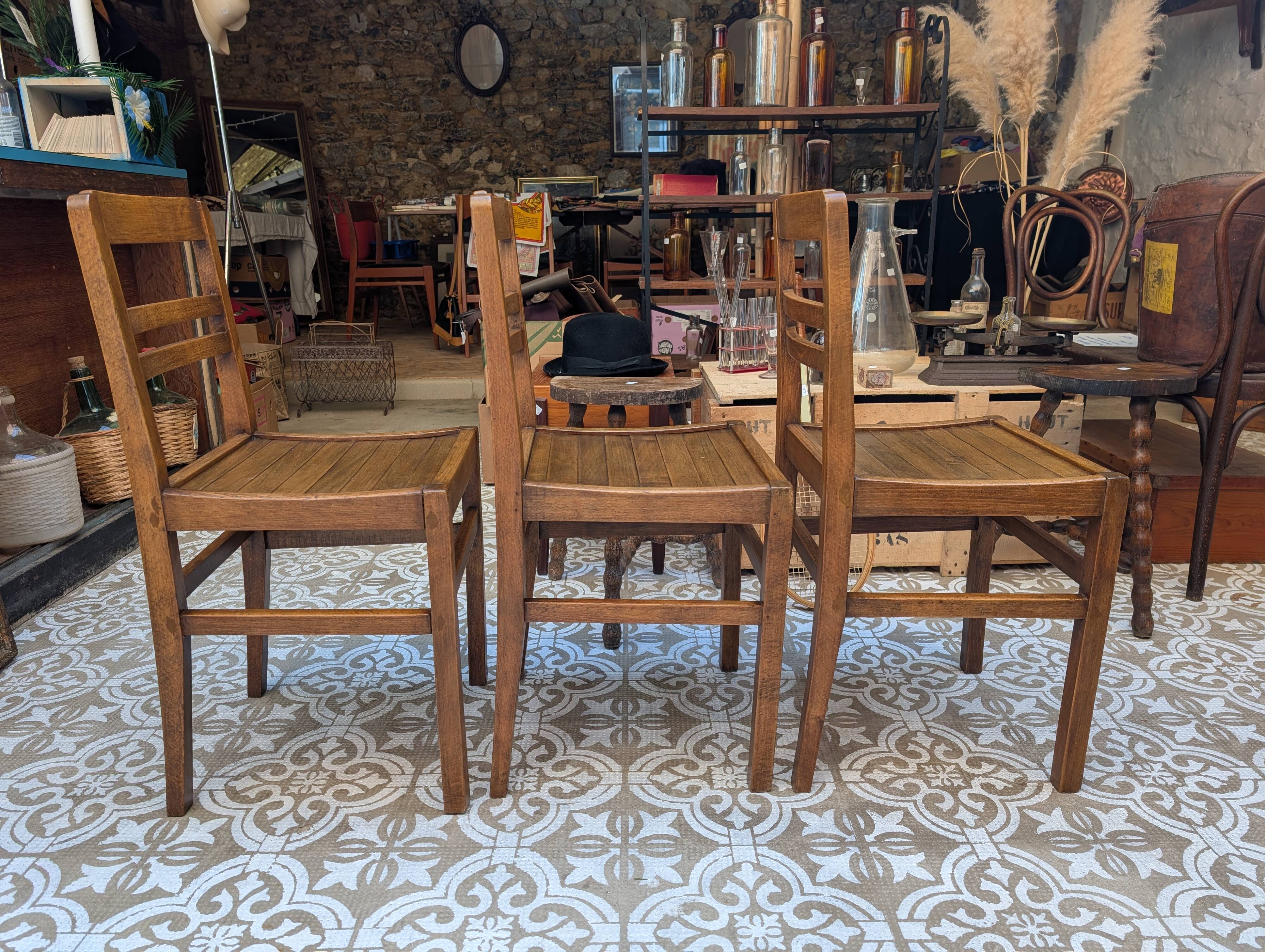 Set of reconstruction chairs