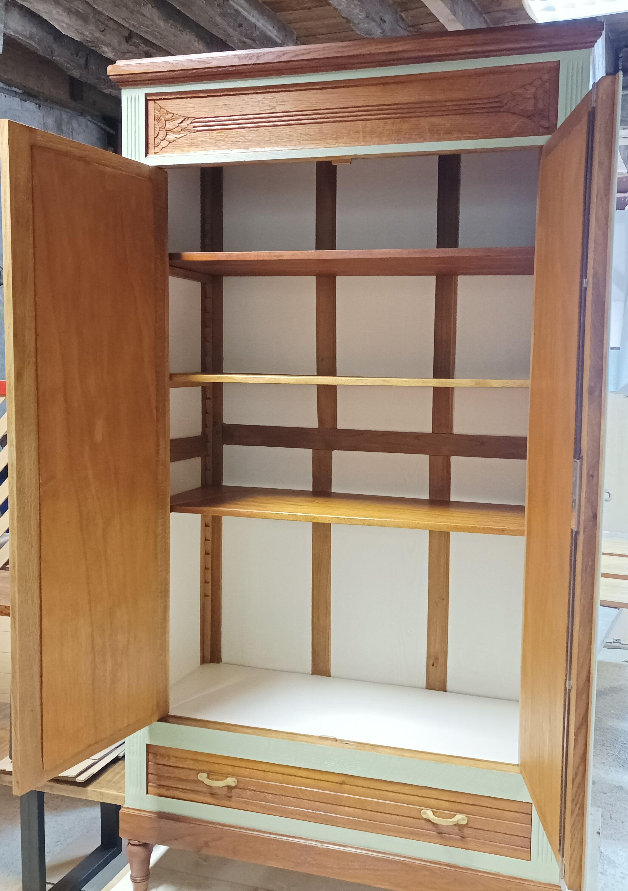 Ice cabinet