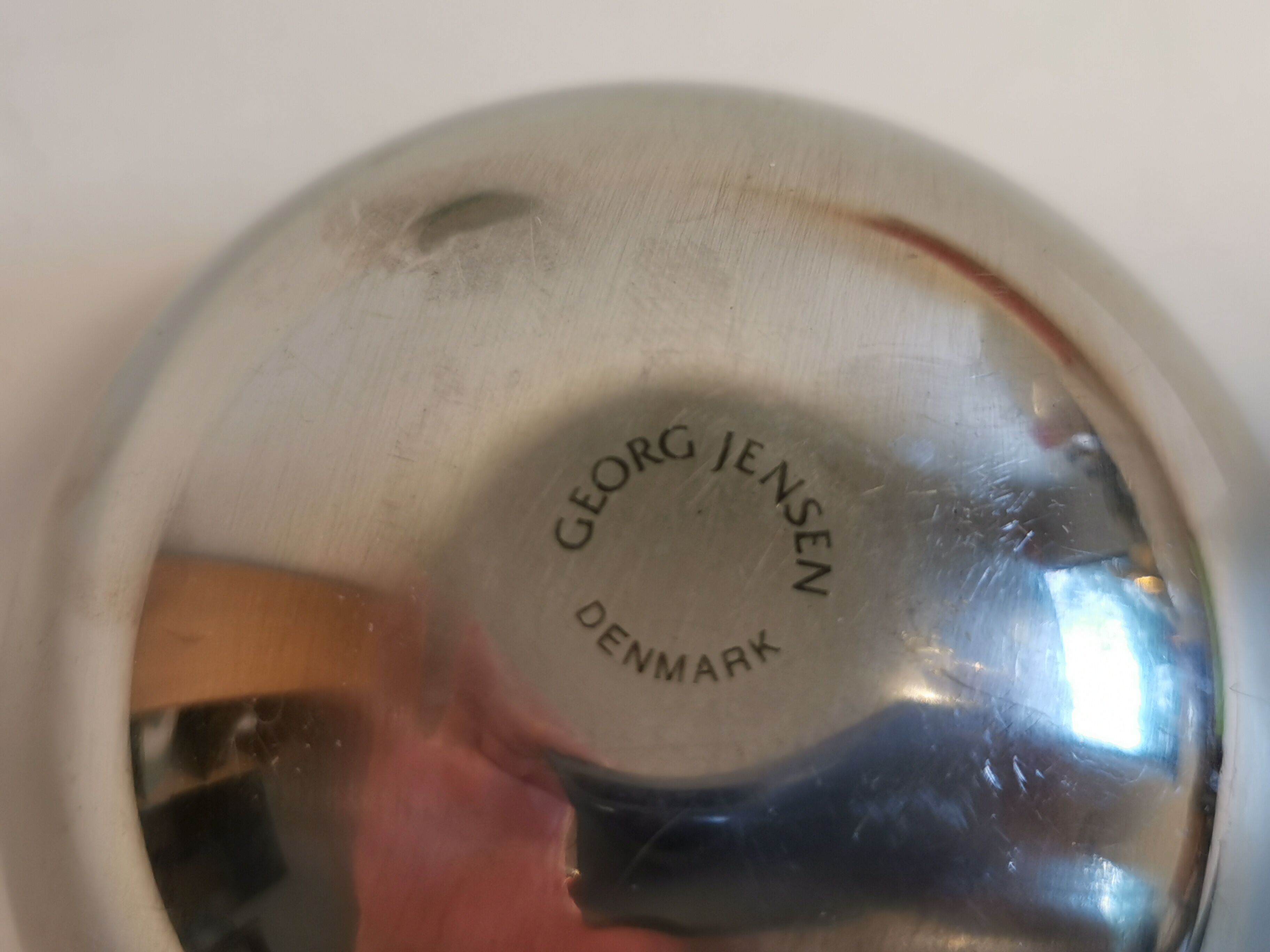 Deux bougeoirs Georg Jensen, modèle Bloom, dessiné par Helle Damkjær Danemark