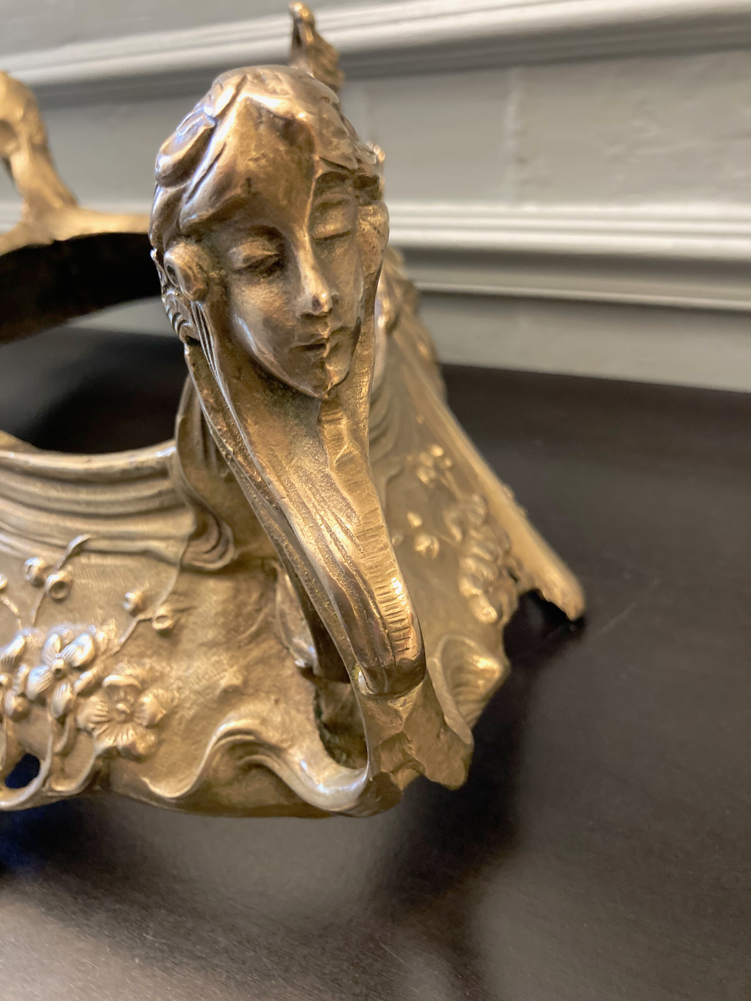 Large planter in gilded bronze Art nouvelles
