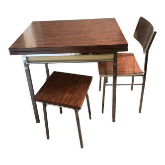 Table en formica avec sa chaise et son tabouret imitation palissandre