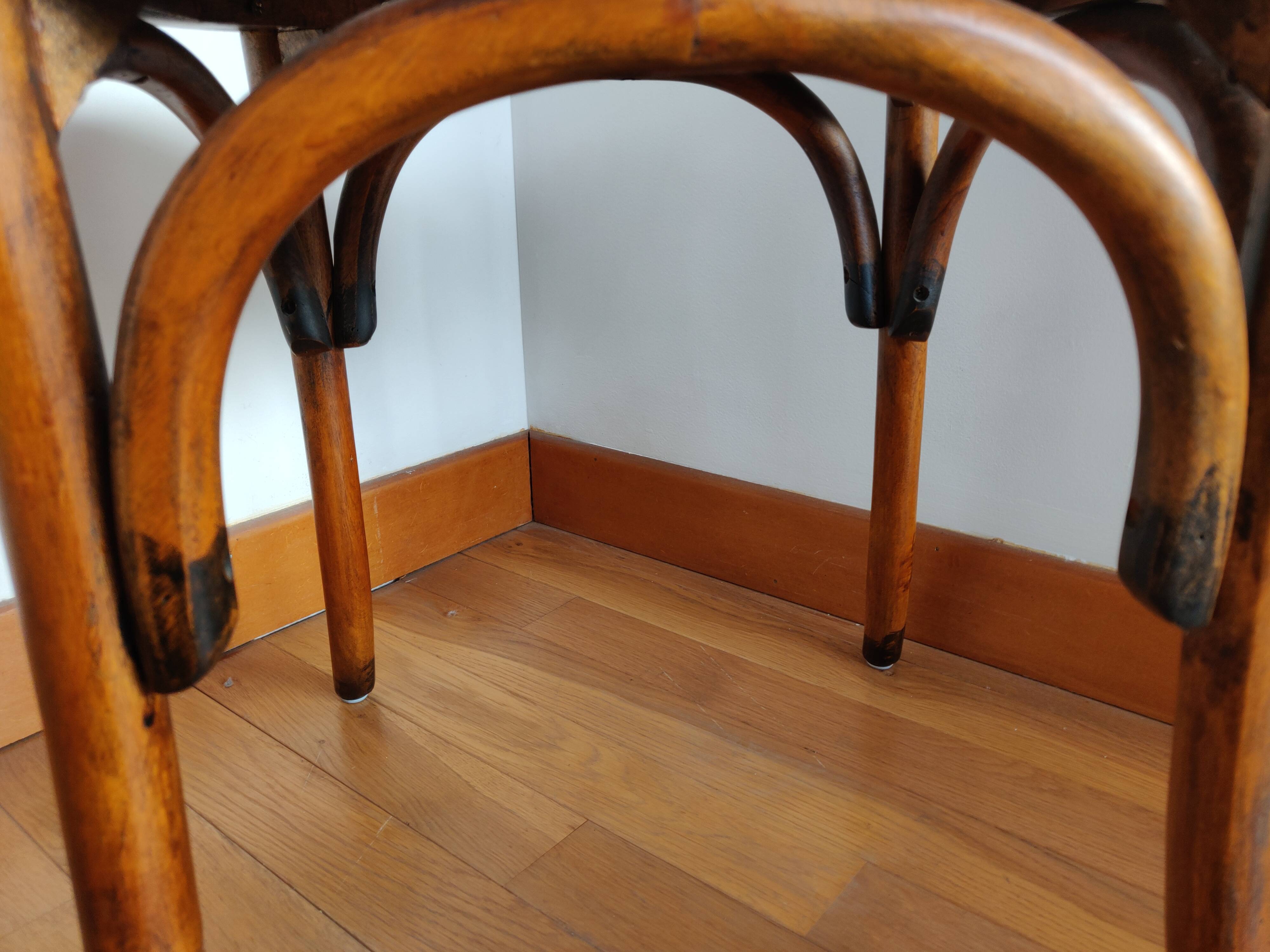 Set of 4 wooden bistro chairs