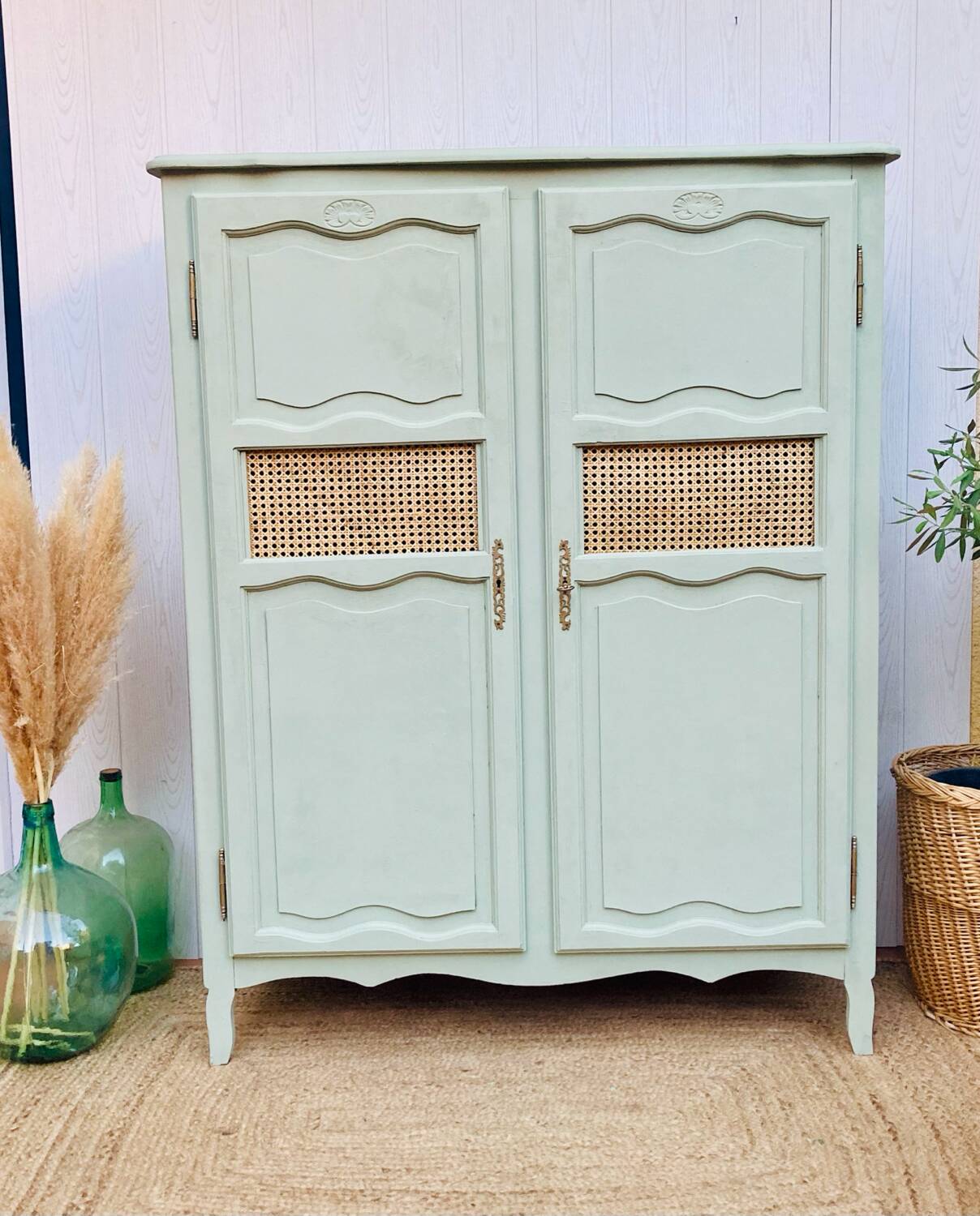 Small Parisian wardrobe