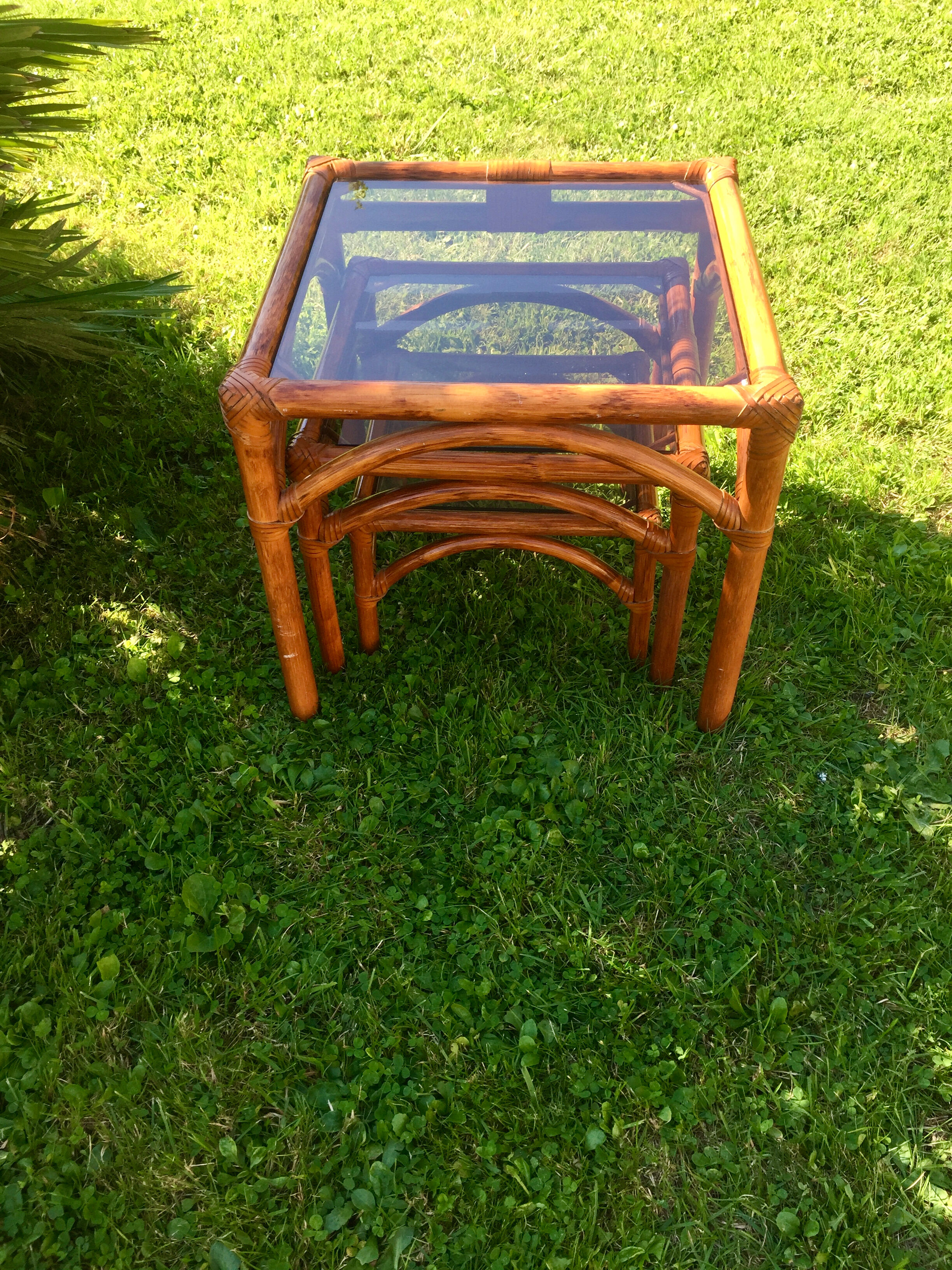 Bamboo pull-out table / leather and vintage glass