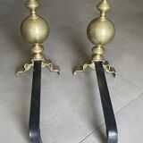 Paire de chenets en laiton et fonte, décor de marmousets, style louis xiv