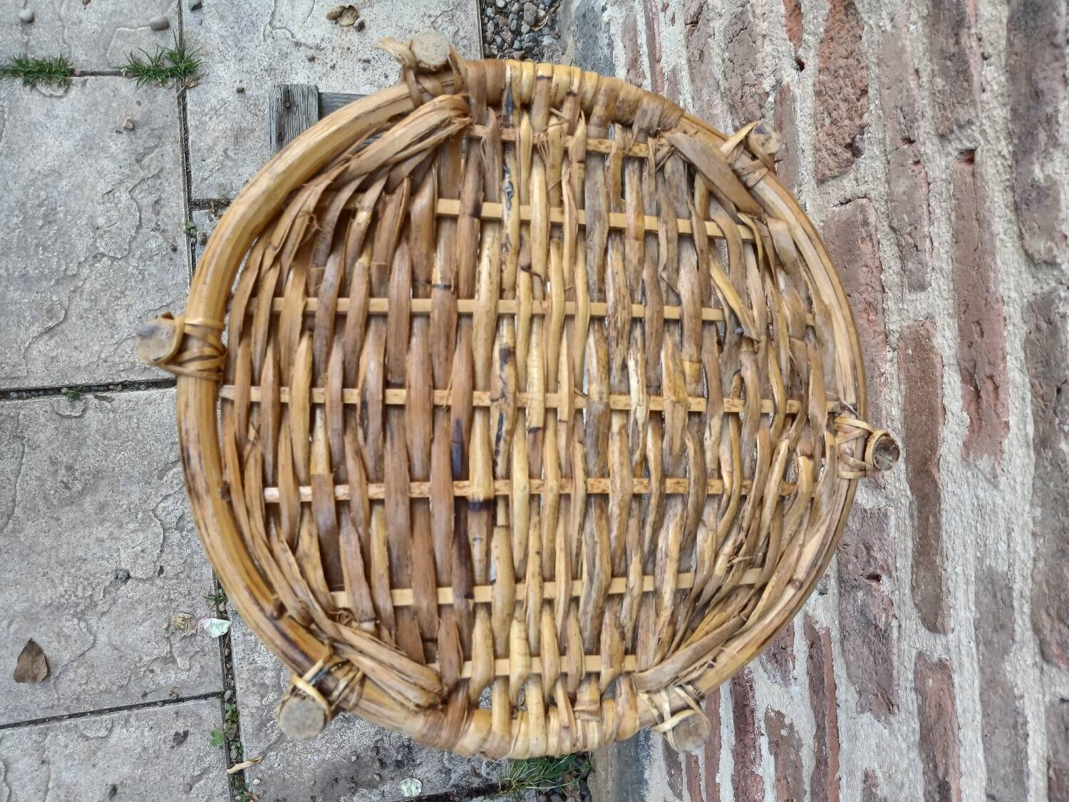 Wicker laundry basket